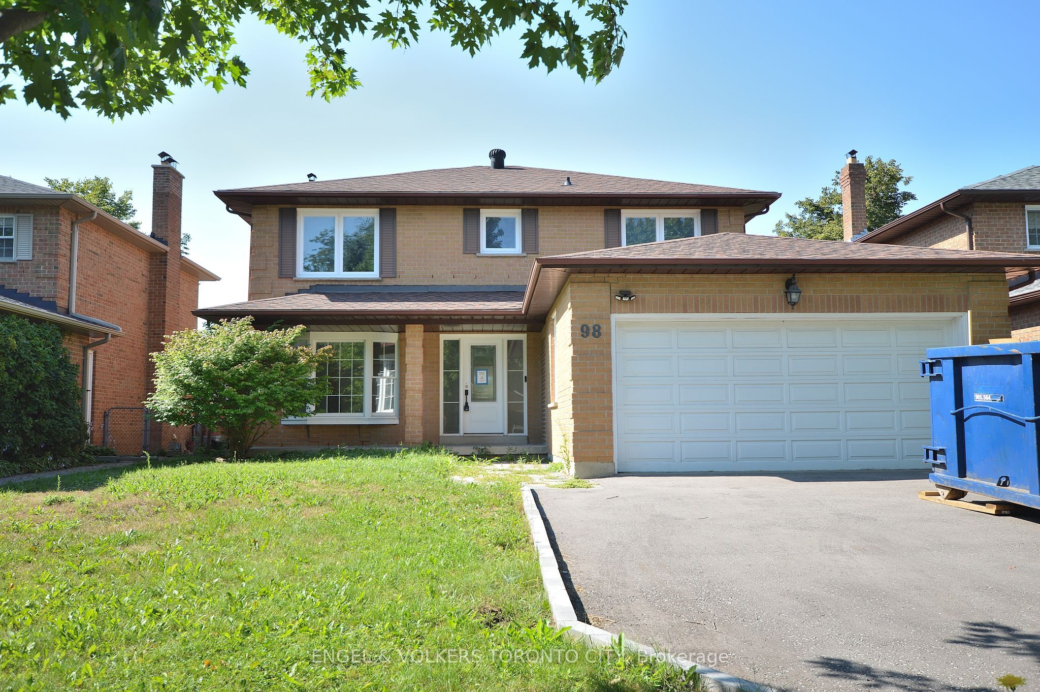 98 Golf Links Drive, Aurora, ON L4G 3V3