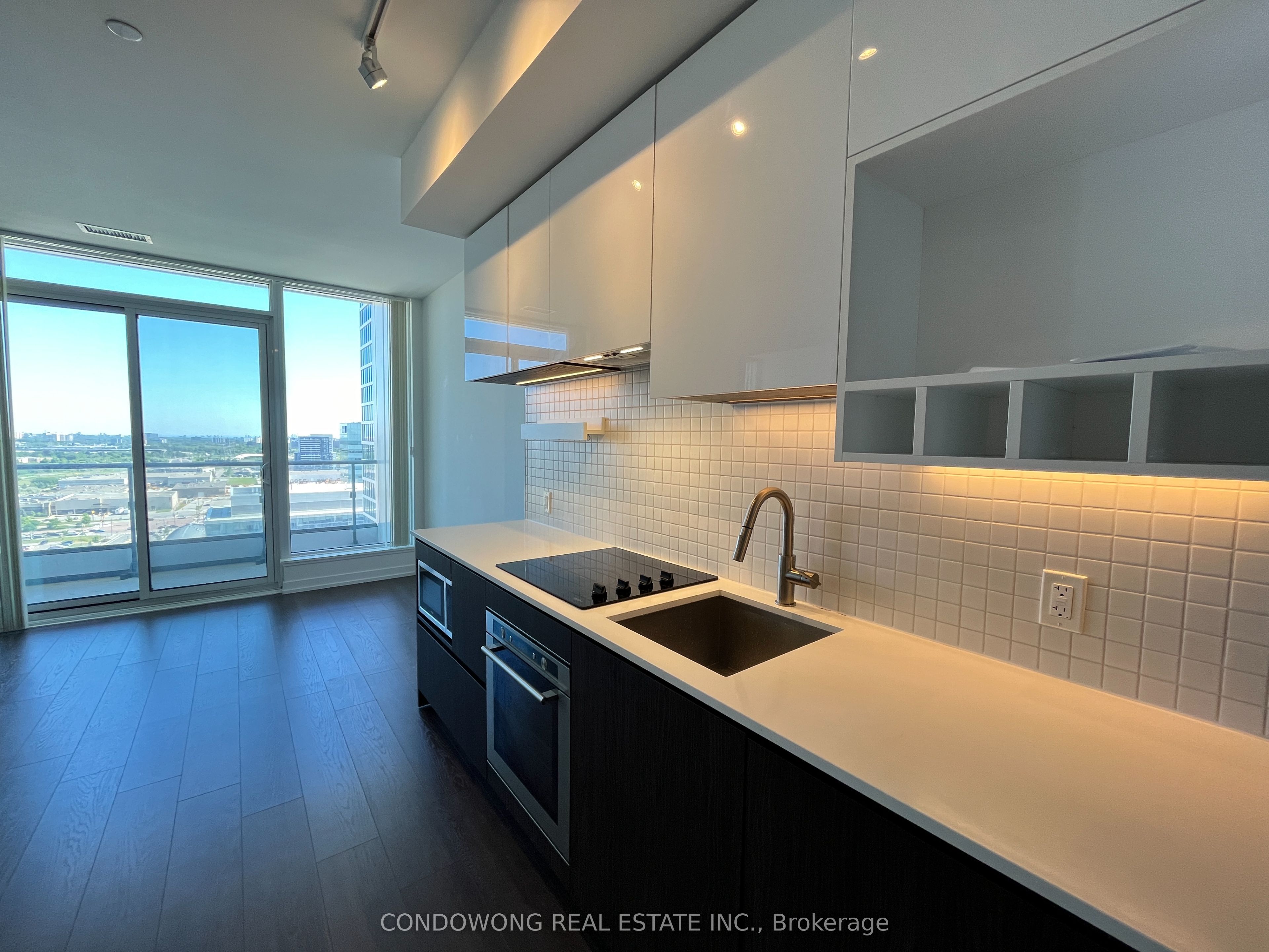 898 Portage Parkway 2305, Vaughan, ON L4K 0J6 photo 3