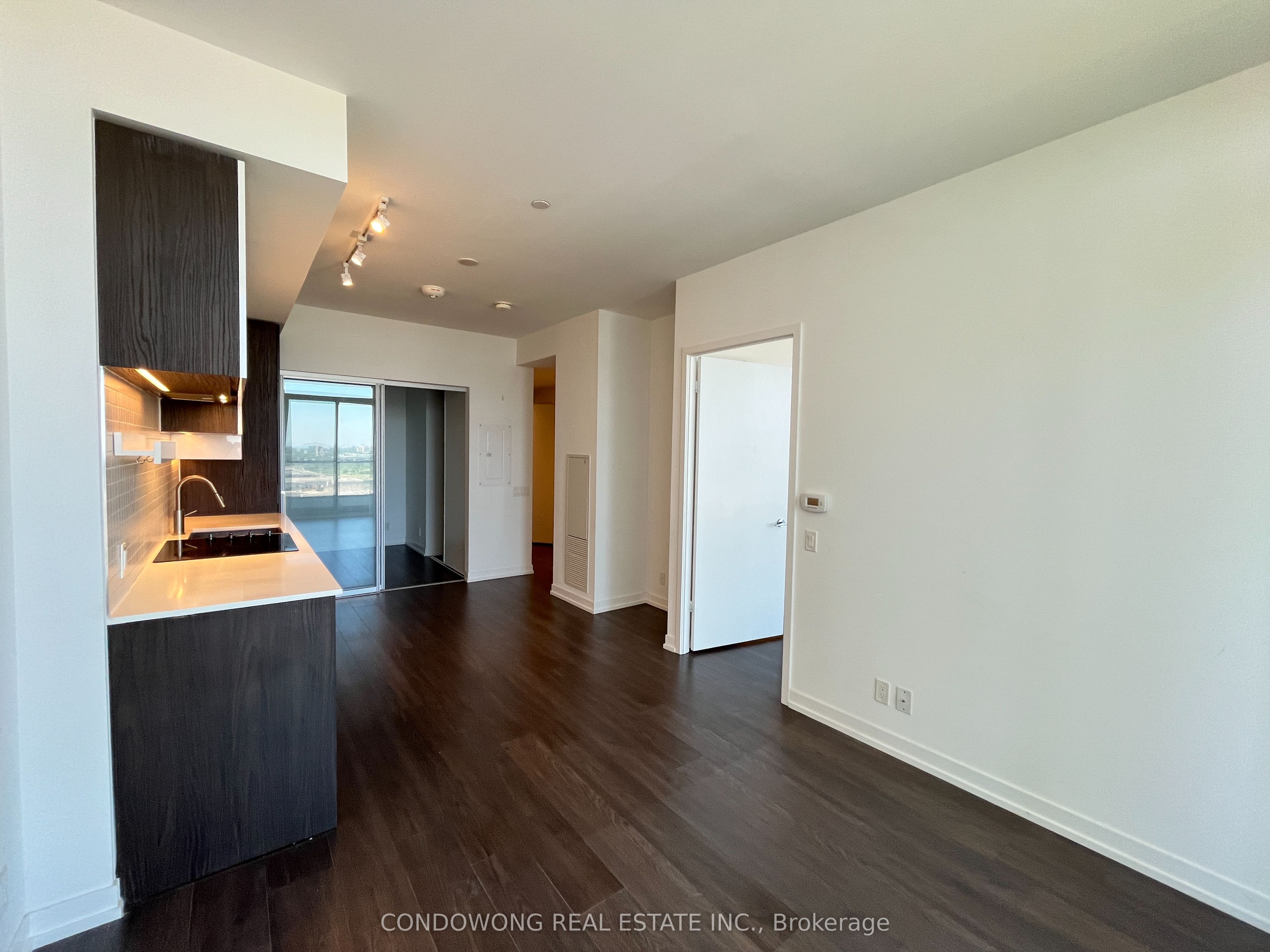 898 Portage Parkway 2305, Vaughan, ON L4K 0J6 photo 5