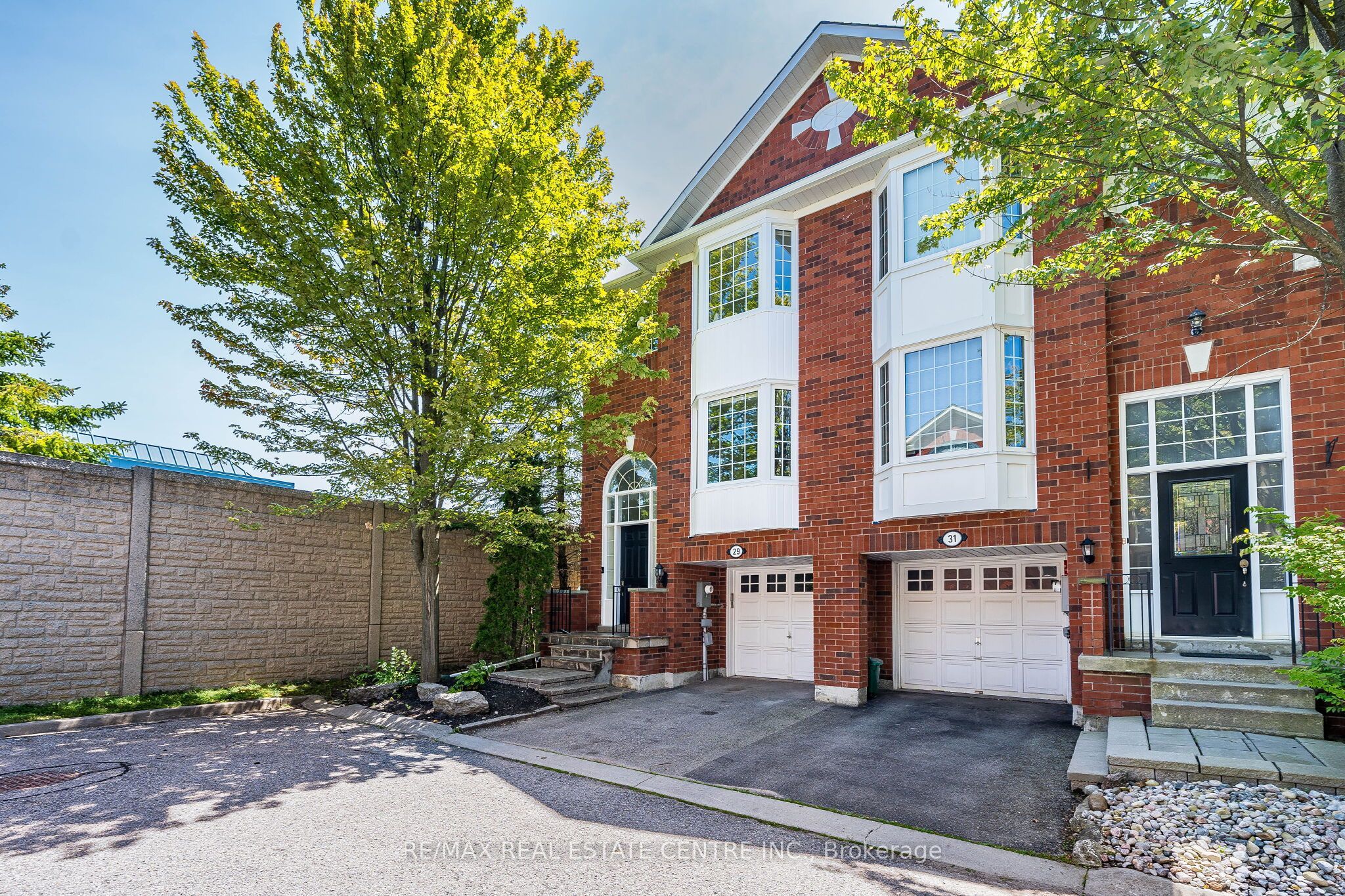 29 Mosaics Avenue, Aurora, ON L4G 7L5 photo 2