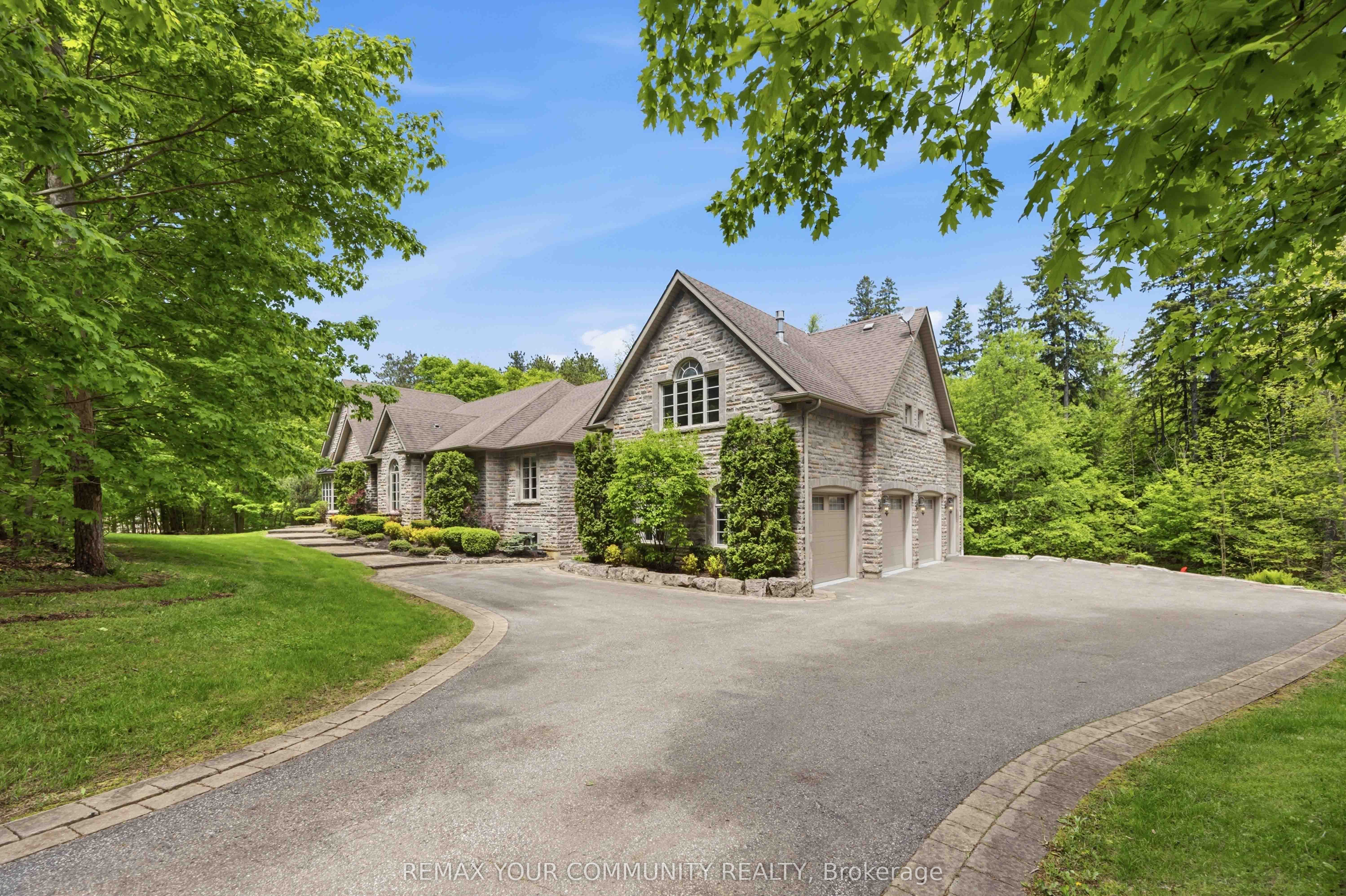 46 Lake Woods Drive, Whitchurch-Stouffville, ON L4A 1P1 photo 2