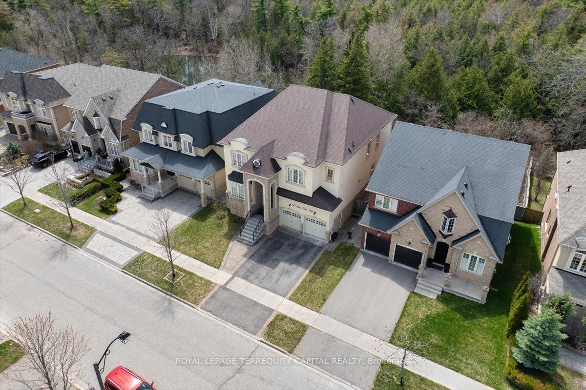 147 Lady Nadia Drive, Vaughan, ON L6A 4E6 photo 2
