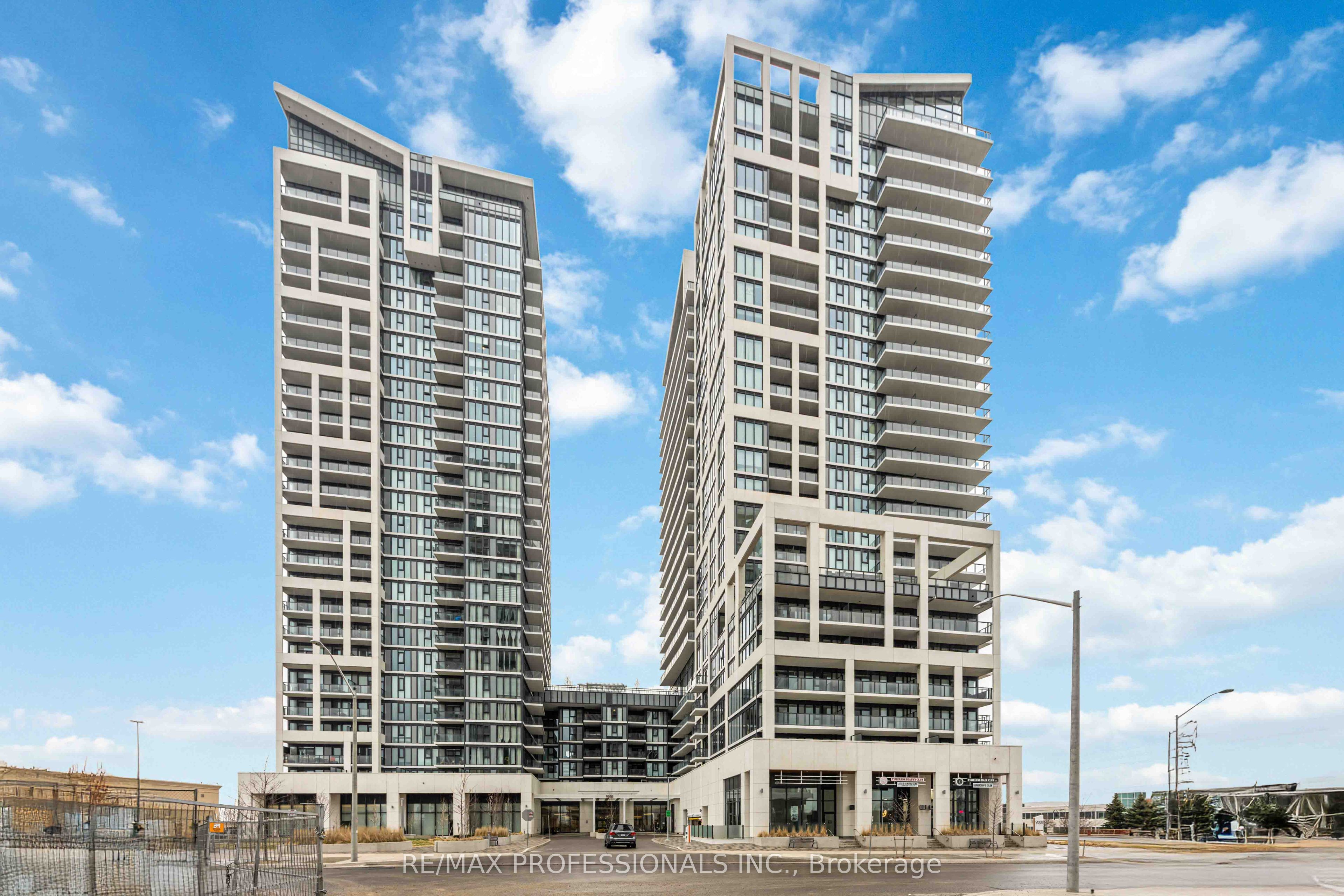 9000 Jane Street 522, Vaughan, ON L4K 2M9