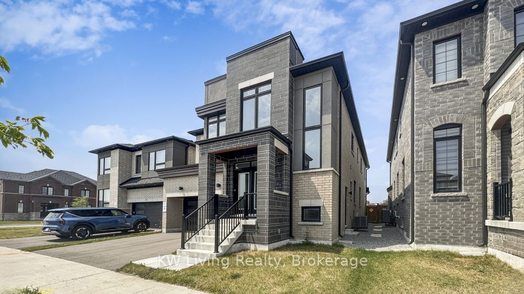 136 Wesmina Avenue, Whitchurch-Stouffville, ON L4A 4W5 photo 2