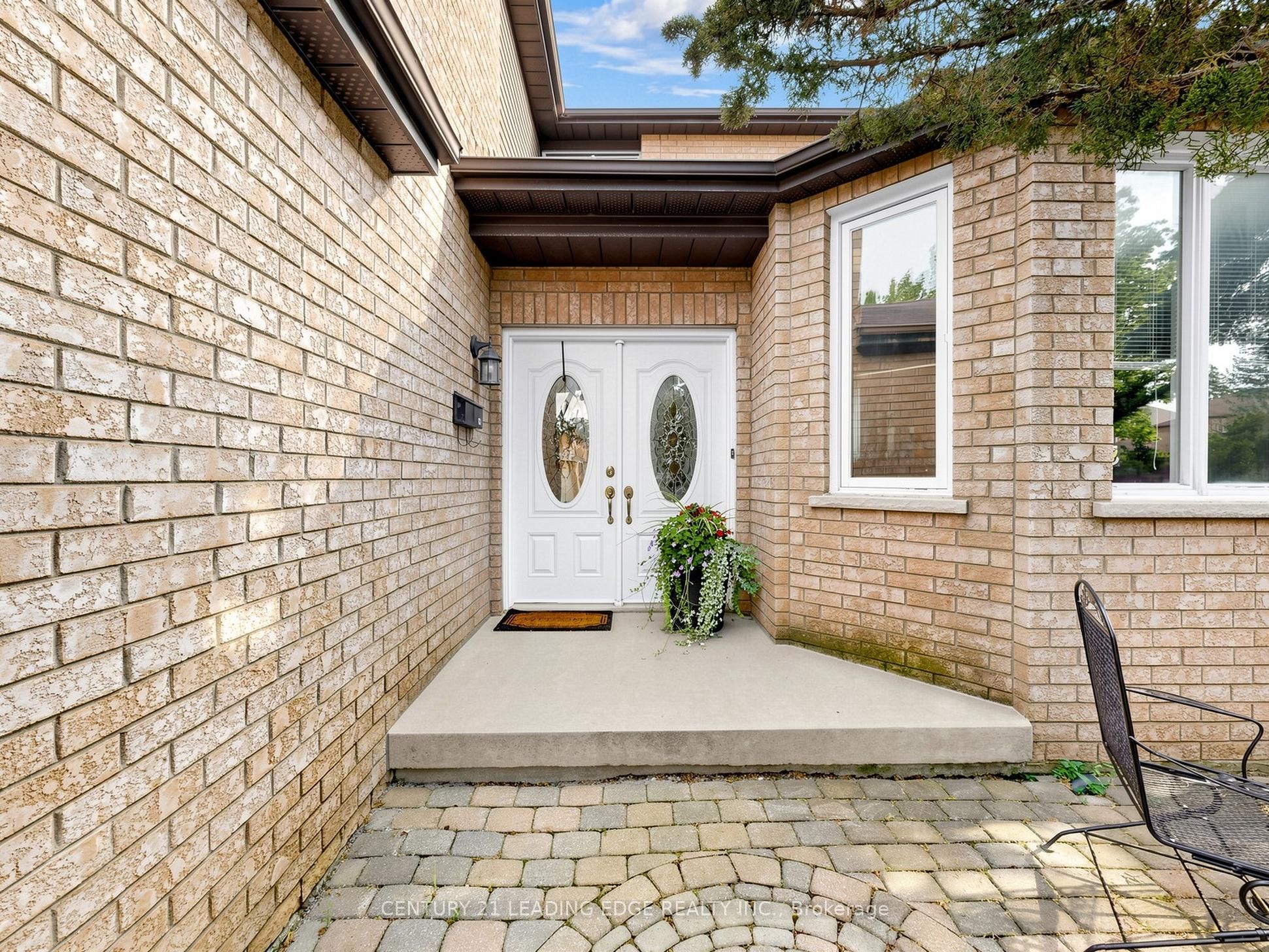 379 Manhattan Drive, Markham, ON L3P 1J2 photo 2