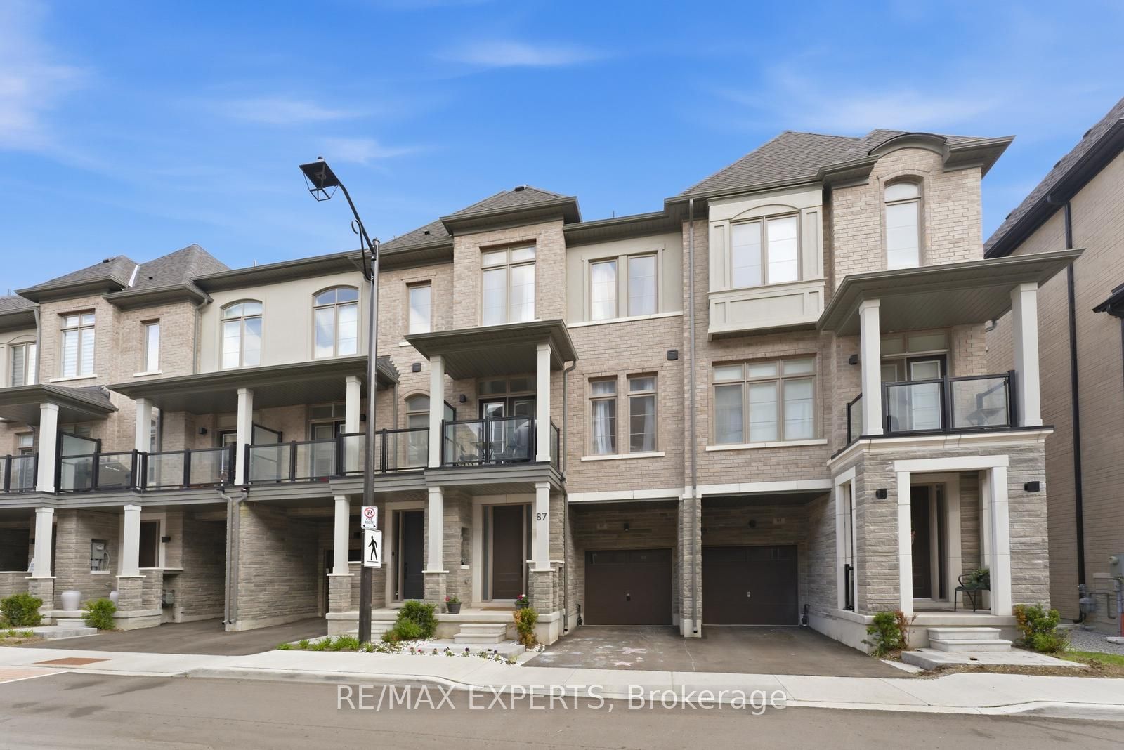 87 De La Roche Drive, Vaughan, ON L4L 1A6 photo 2
