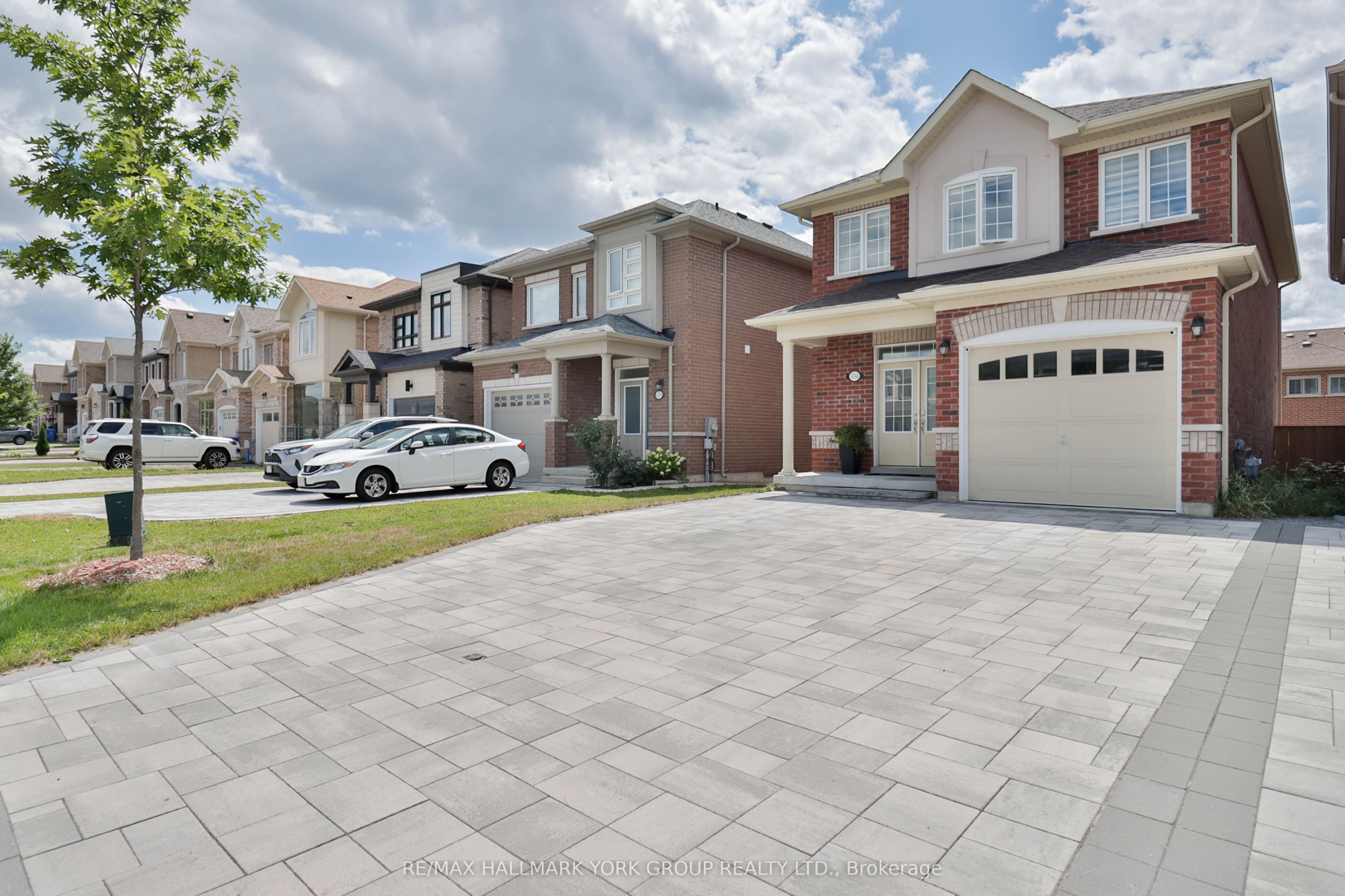 434 Ritas Avenue, Newmarket, ON L3X 2N1 photo 2