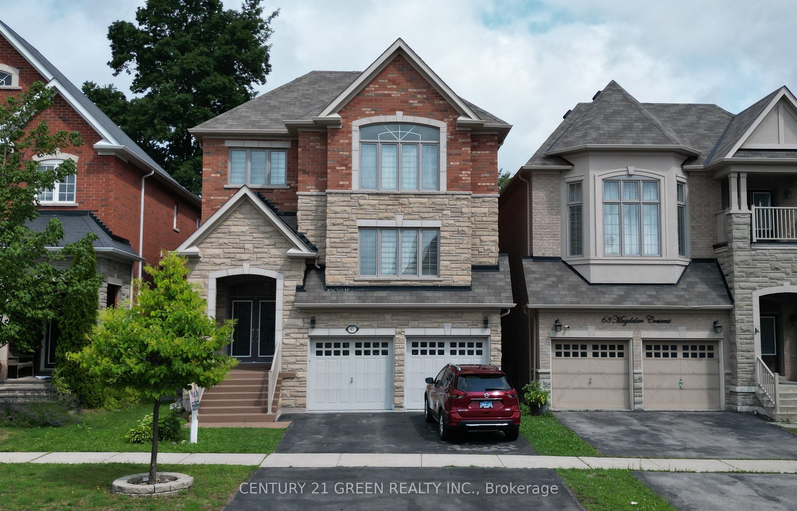 61 Magdalan Crescent, Richmond Hill, ON L4E 0W4 photo 2