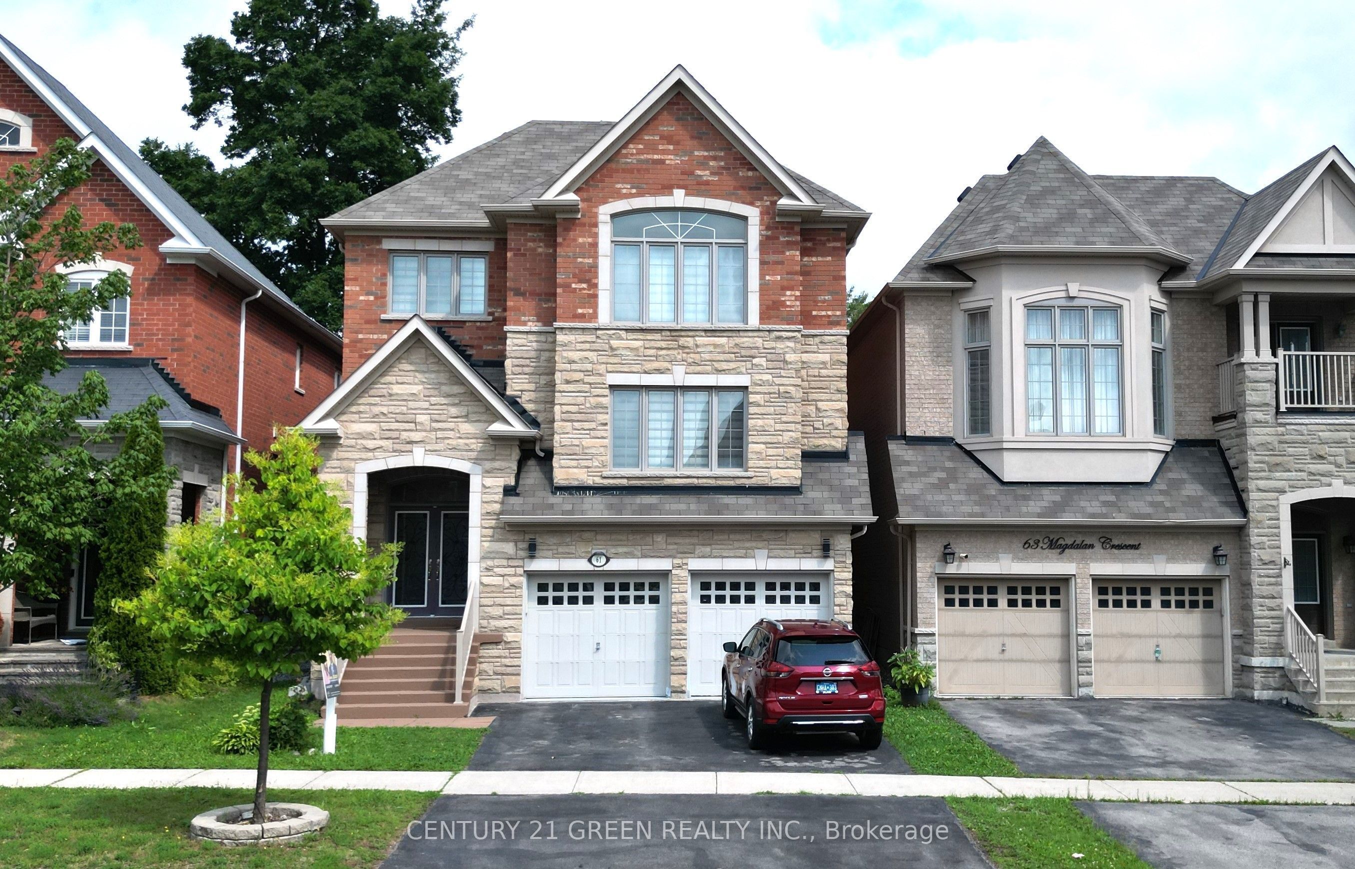 61 Magdalan Crescent, Richmond Hill, ON L4E 0W4 photo 3
