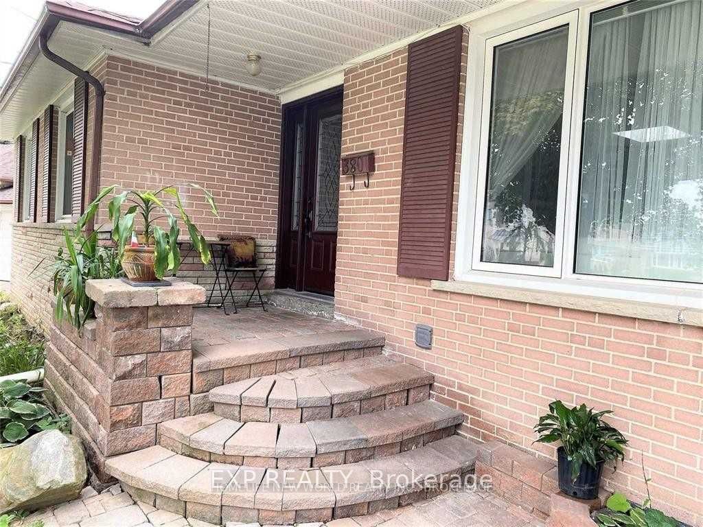 380 Balkan Road, Richmond Hill, ON L4C 2P1