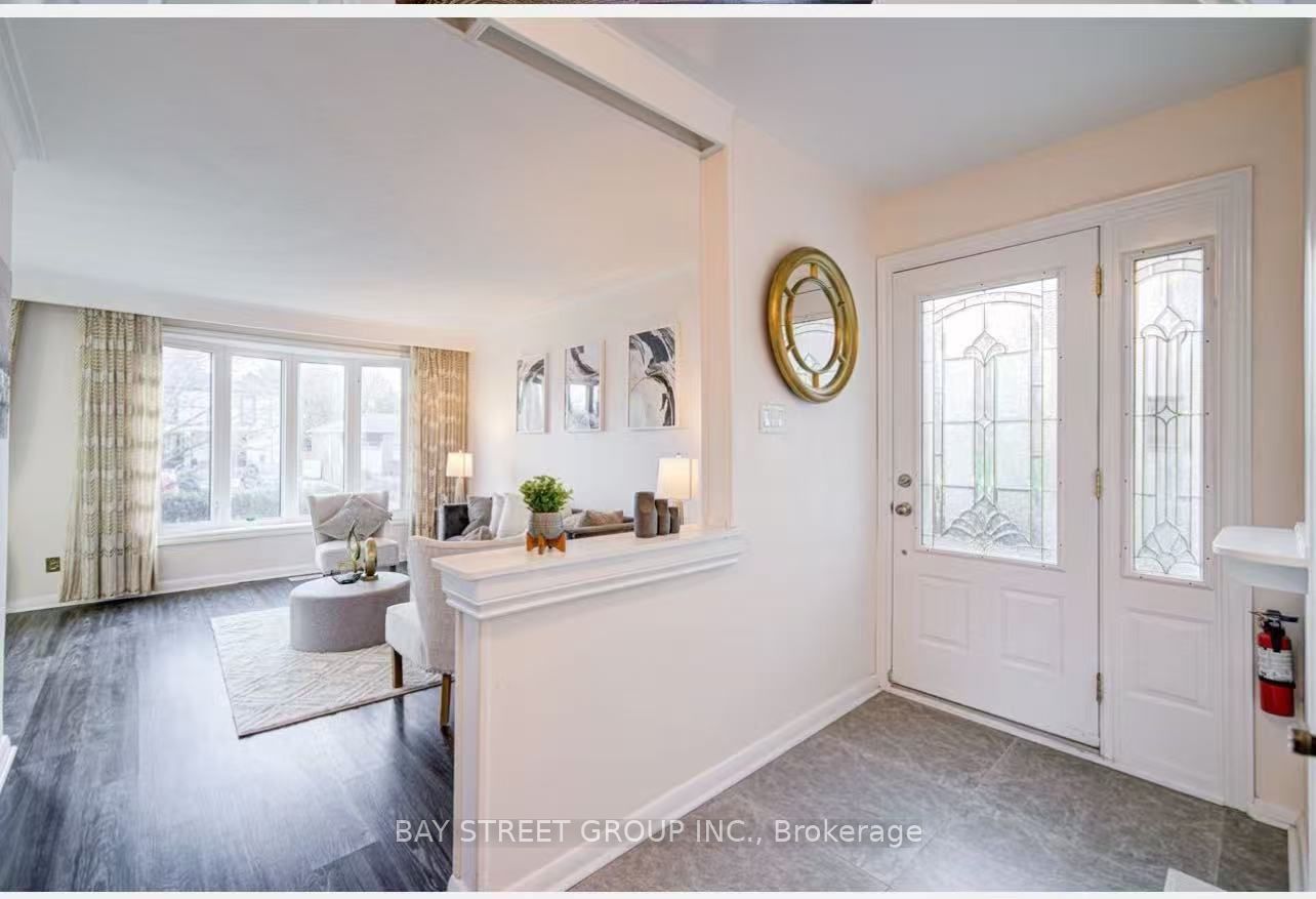 331 Elmwood Avenue, Richmond Hill, ON L4C 1L7 photo 3