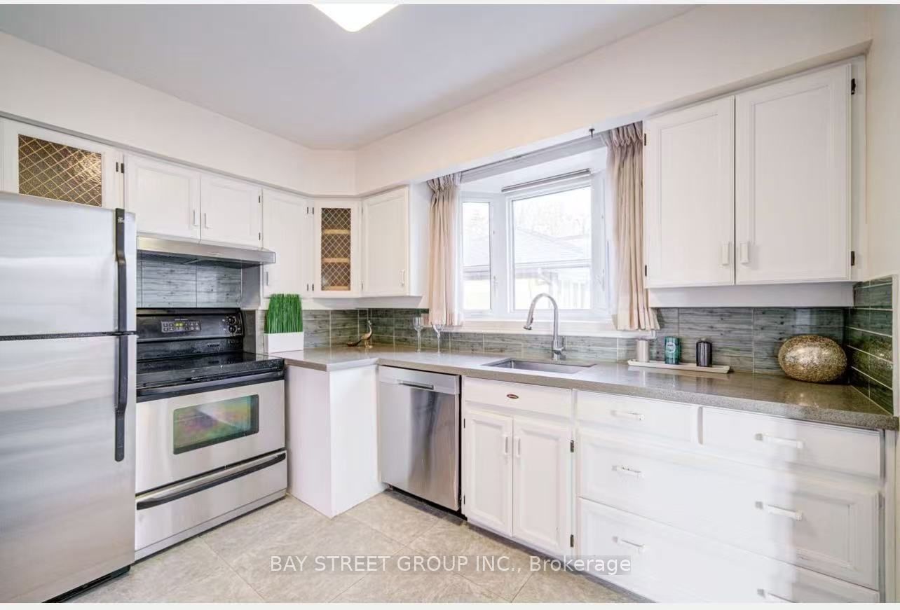 331 Elmwood Avenue, Richmond Hill, ON L4C 1L7 photo 4