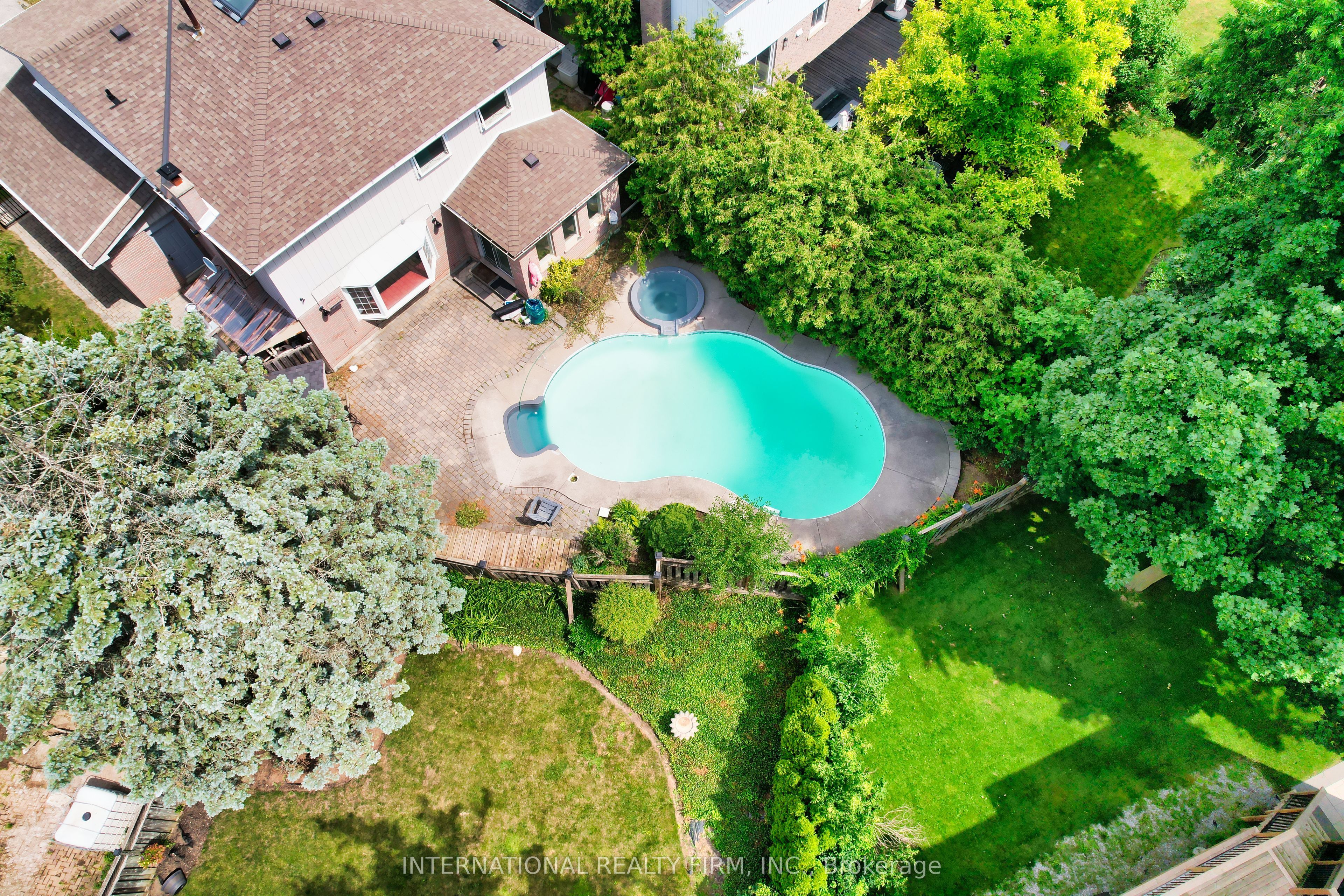 21 Mayvern Crescent, Richmond Hill, ON L4C 5J5 photo 4