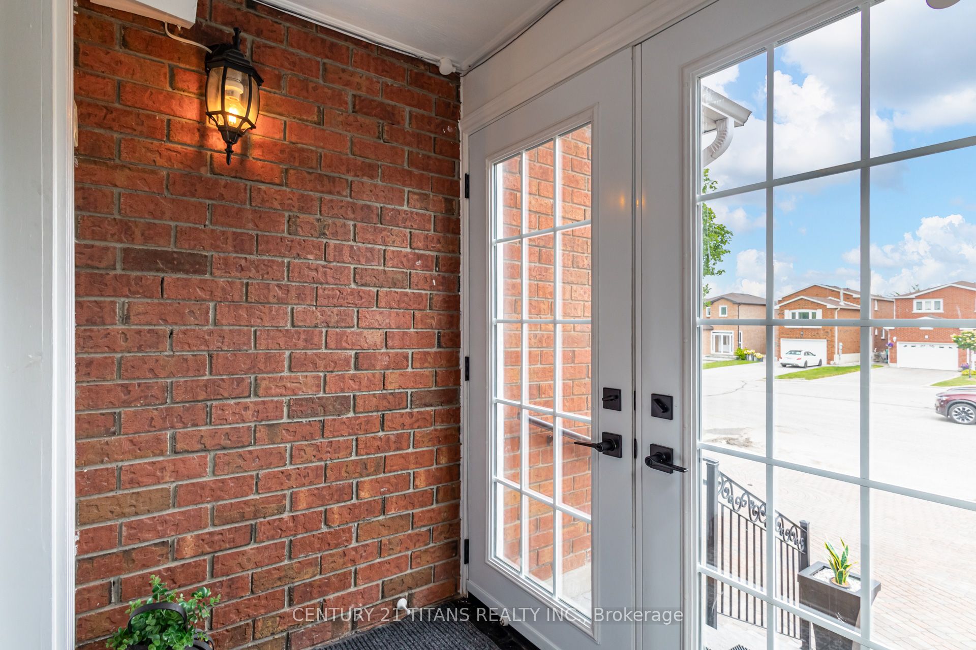 6 Blossom Court, Vaughan, ON L4L 6S9 photo 3