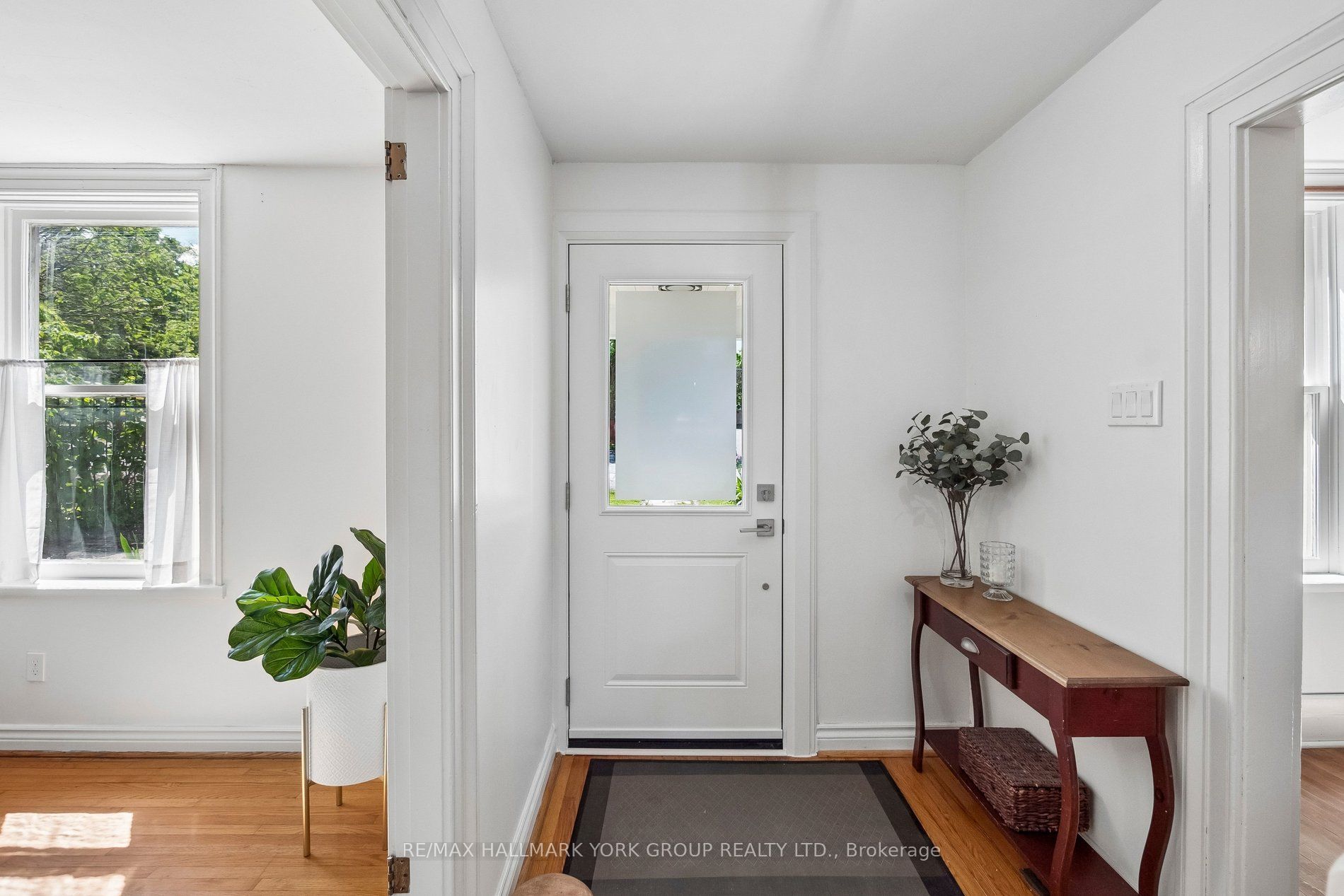 37 Arnold Crescent, Richmond Hill, ON L4C 3R6 photo 3
