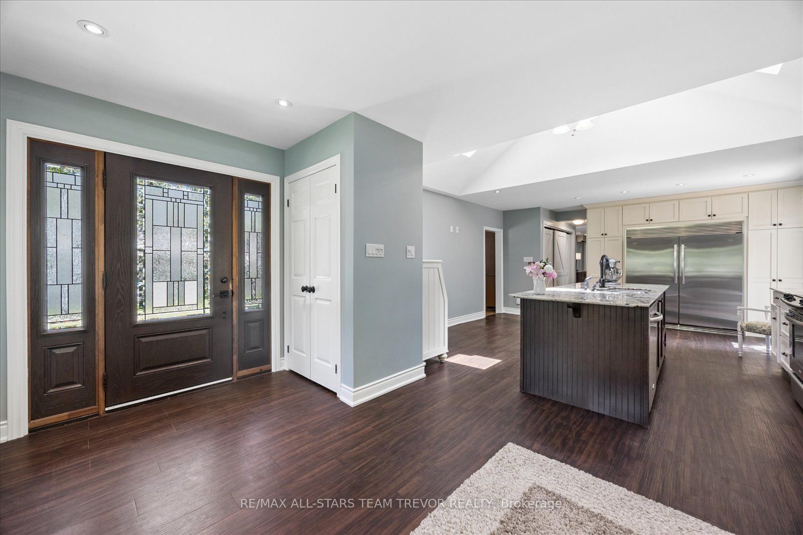 33 Kelenna Drive, Georgina, ON L0E 1L0 photo 3