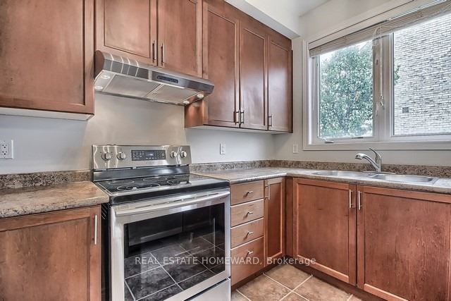 8 Westolivia Trail, Vaughan, ON L4J 0C1 photo 5