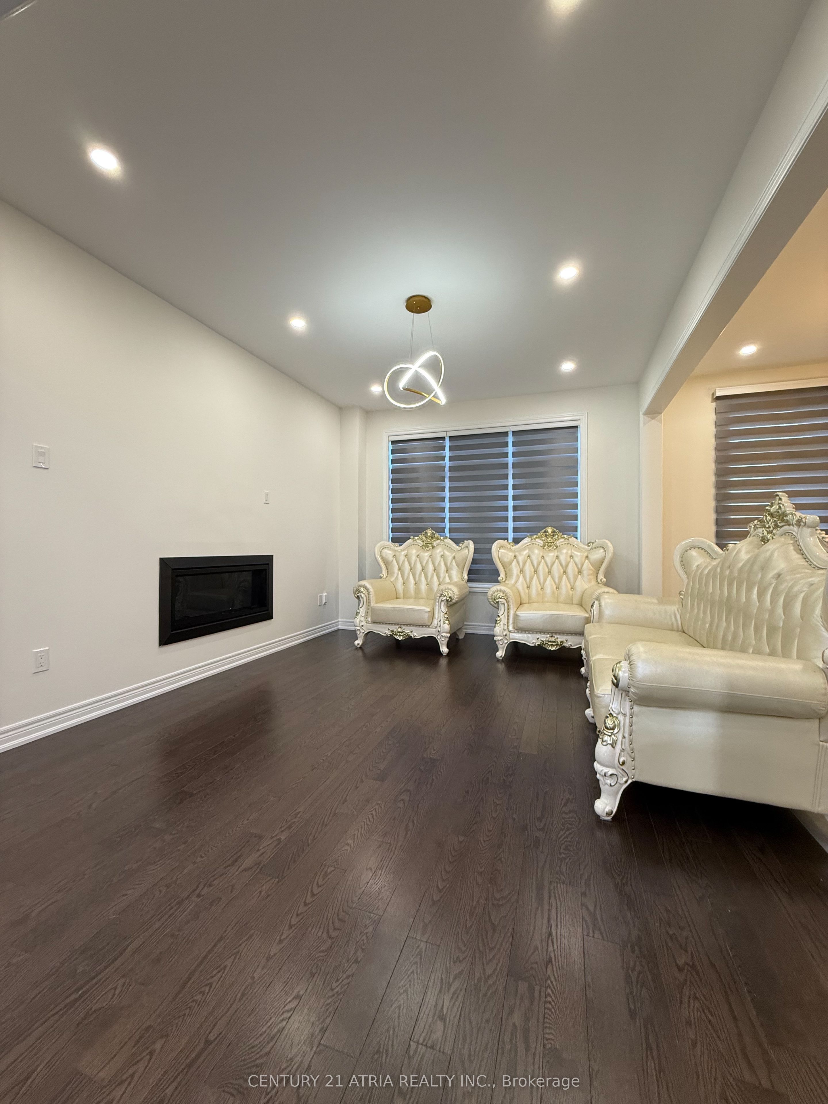 345 Silk Twist Drive, East Gwillimbury, ON L9N 1R8 photo 4