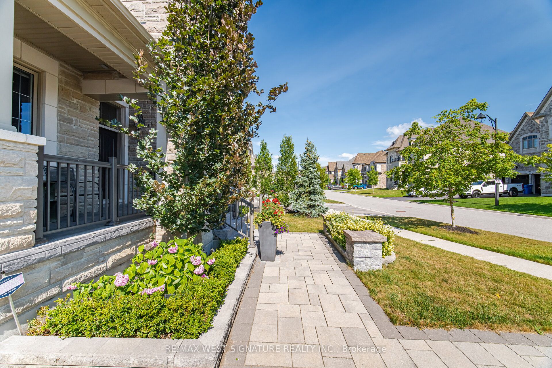 56 Sir Henry Court, King, ON L7B 0P5 photo 3