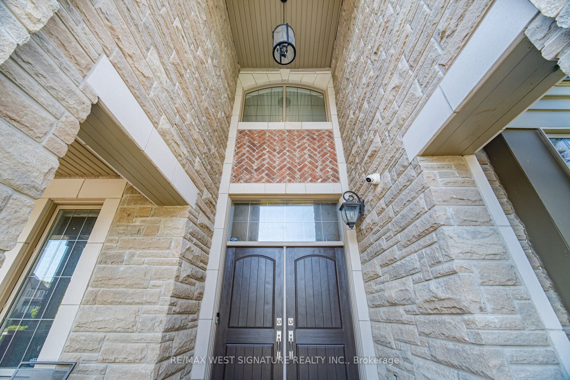 56 Sir Henry Court, King, ON L7B 0P5 photo 4