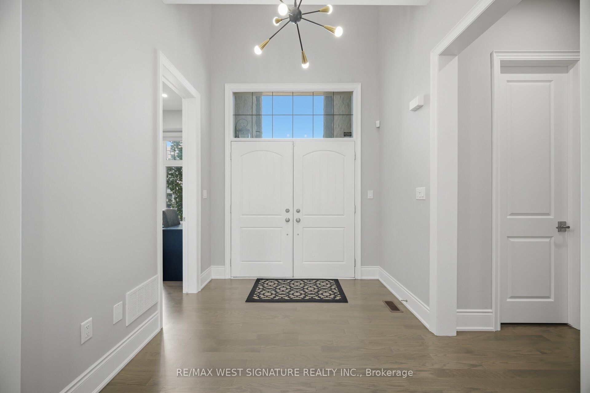 56 Sir Henry Court, King, ON L7B 0P5 photo 5