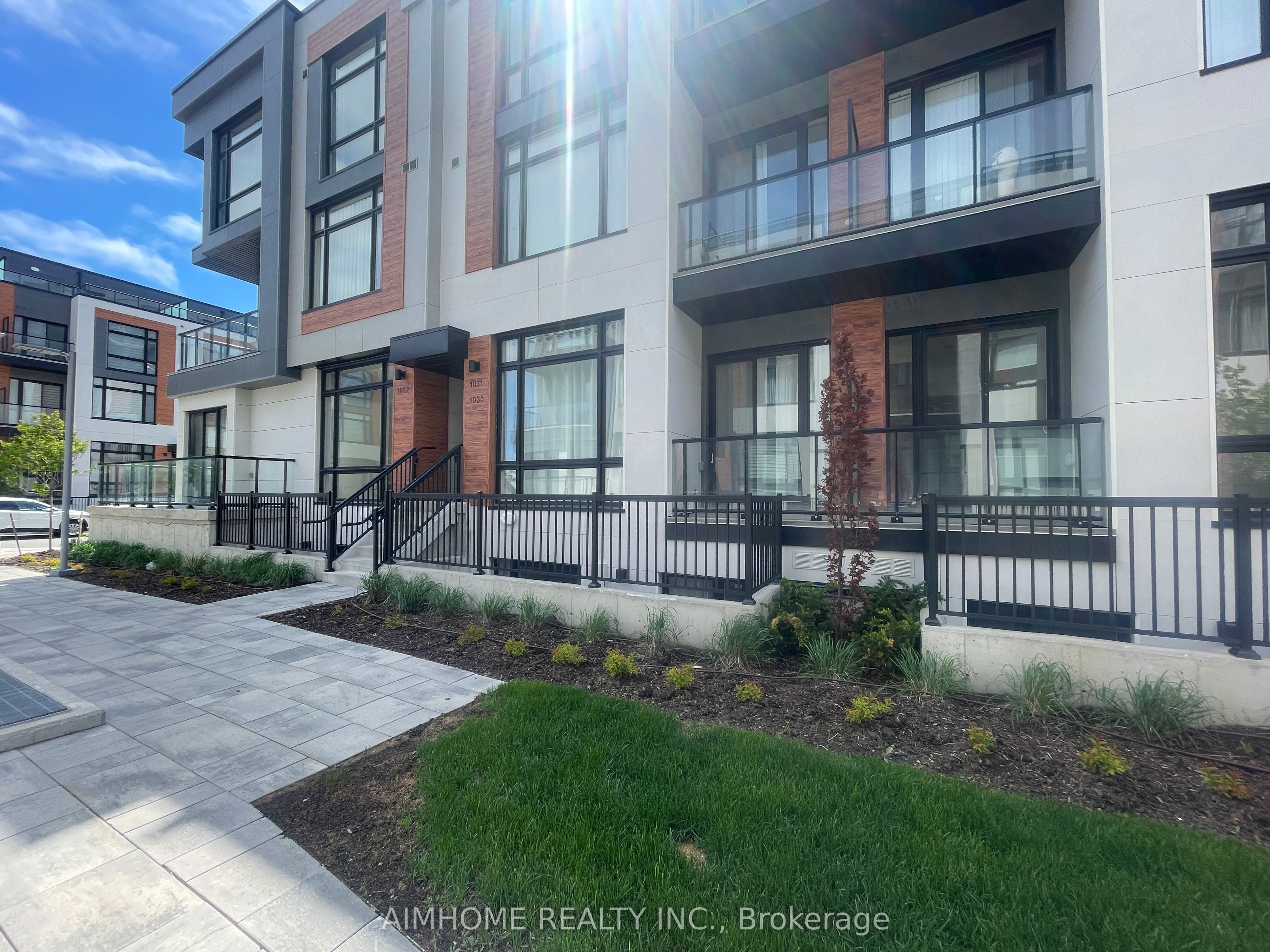 14 David Eyer Road 1031, Richmond Hill, ON L4S 0N4 photo 2