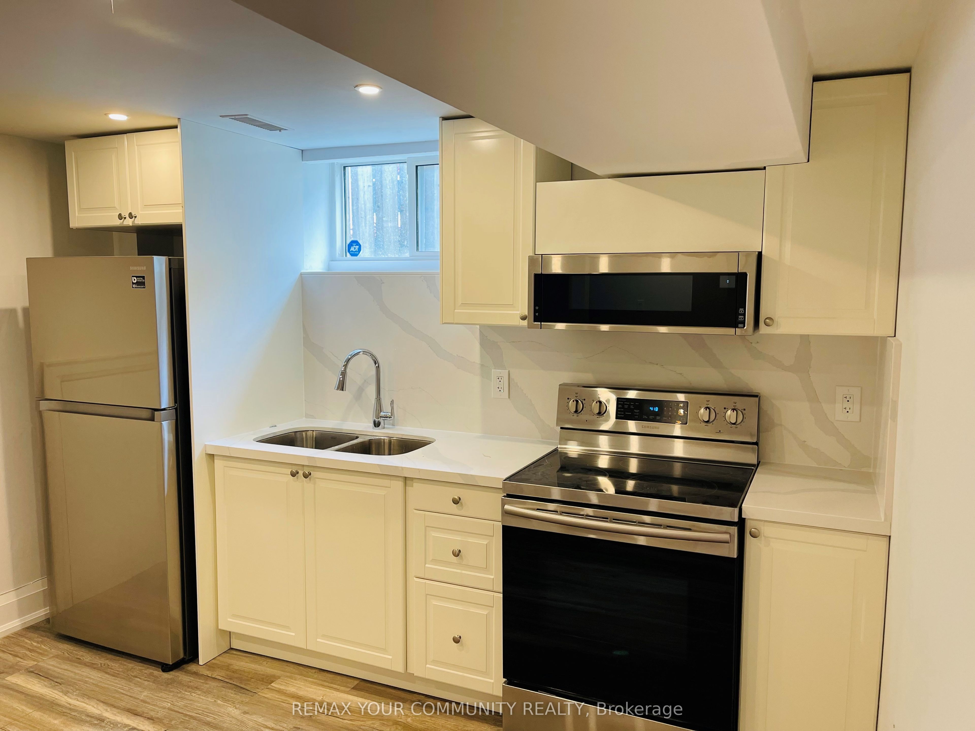 32 Kitimat Crescent, Aurora, ON L4G 3C3