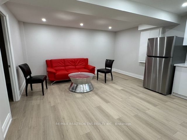32 Love Court Basement, Richmond Hill, ON L4B 0G2 photo 3