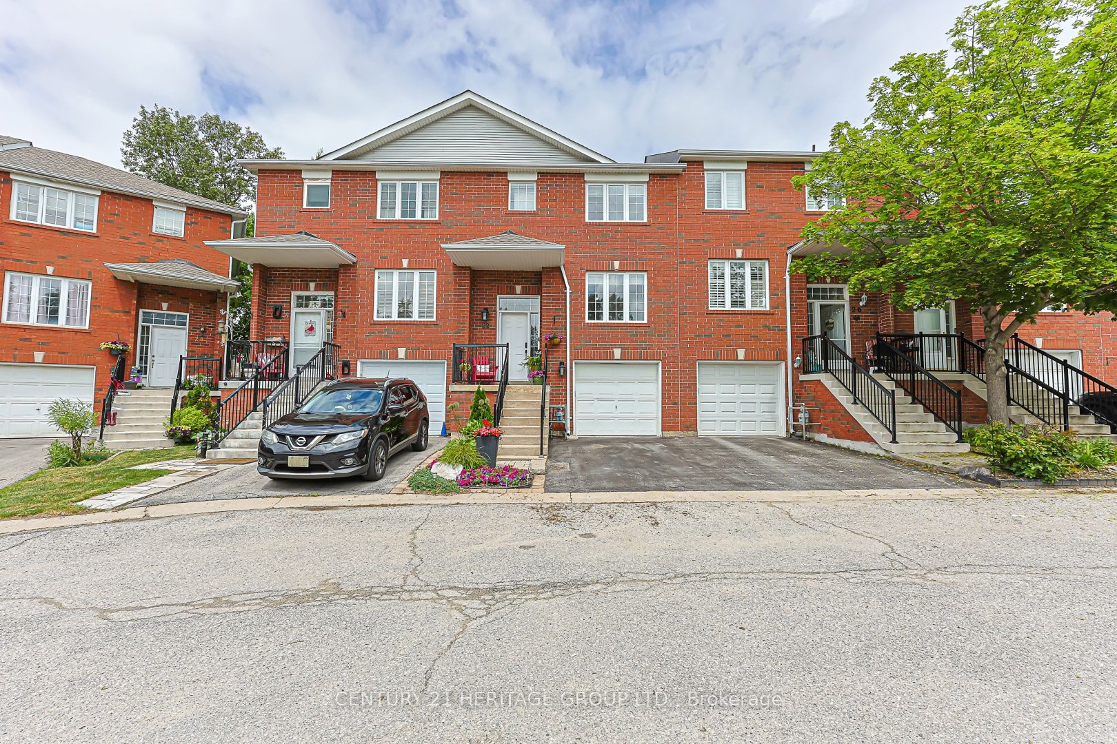22 Village Green Lane, Bradford West Gwillimbury, ON L3Z 3E7 photo 2