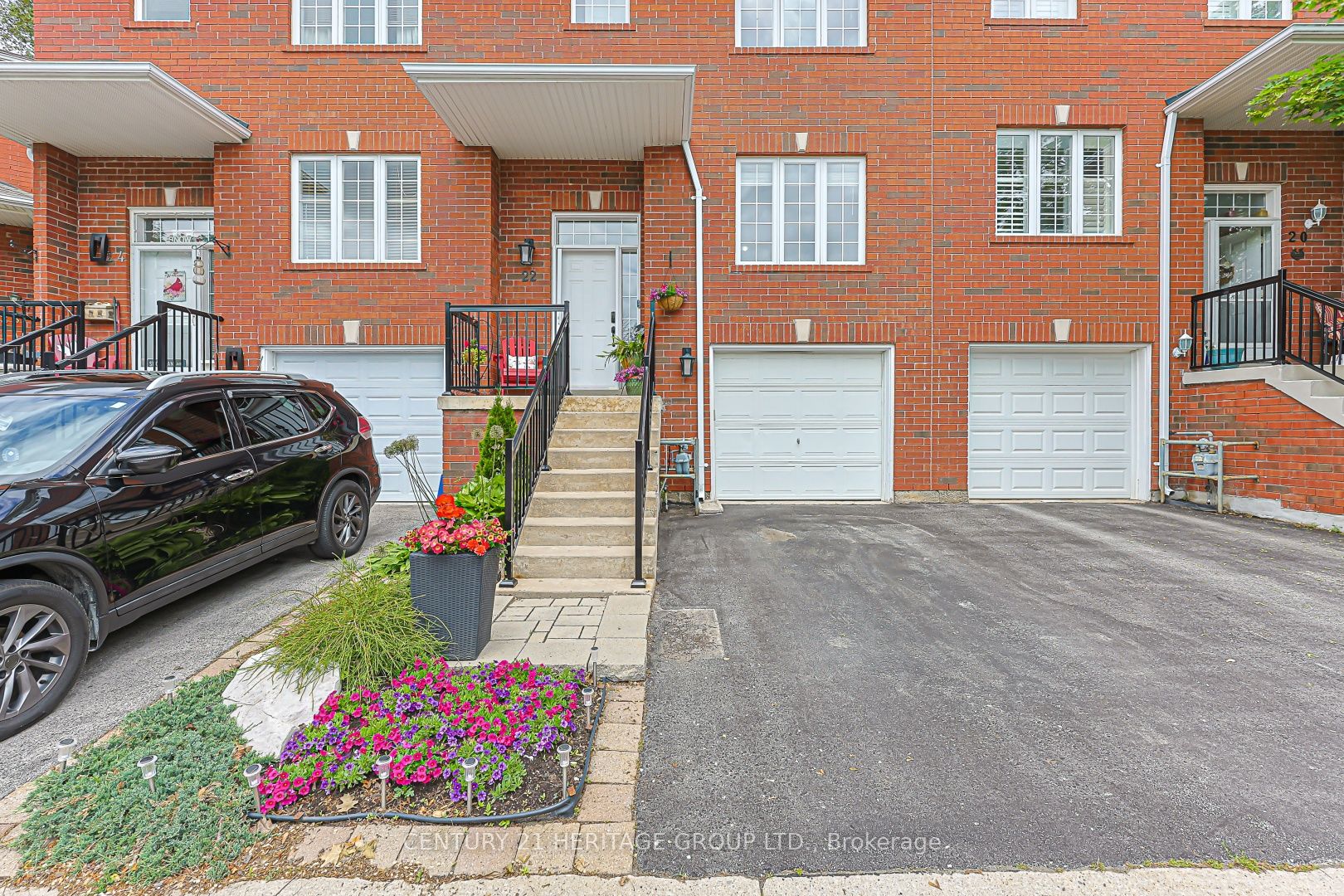 22 Village Green Lane, Bradford West Gwillimbury, ON L3Z 3E7 photo 3