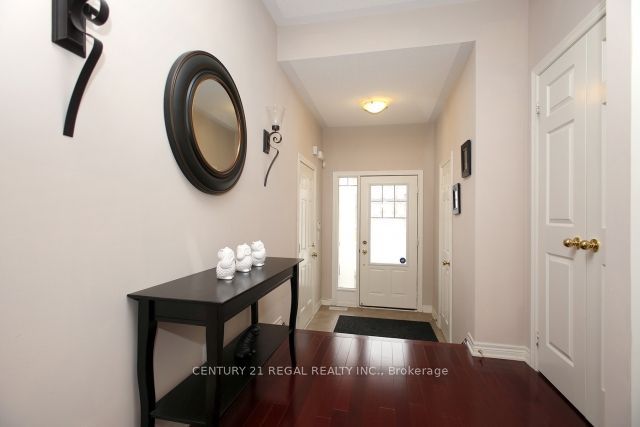 16 Thatcher Crescent, East Gwillimbury, ON L9N 0B8 photo 2