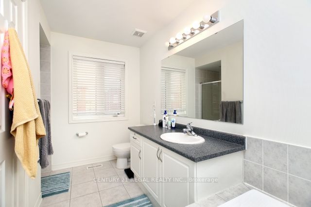16 Thatcher Crescent, East Gwillimbury, ON L9N 0B8 photo 5
