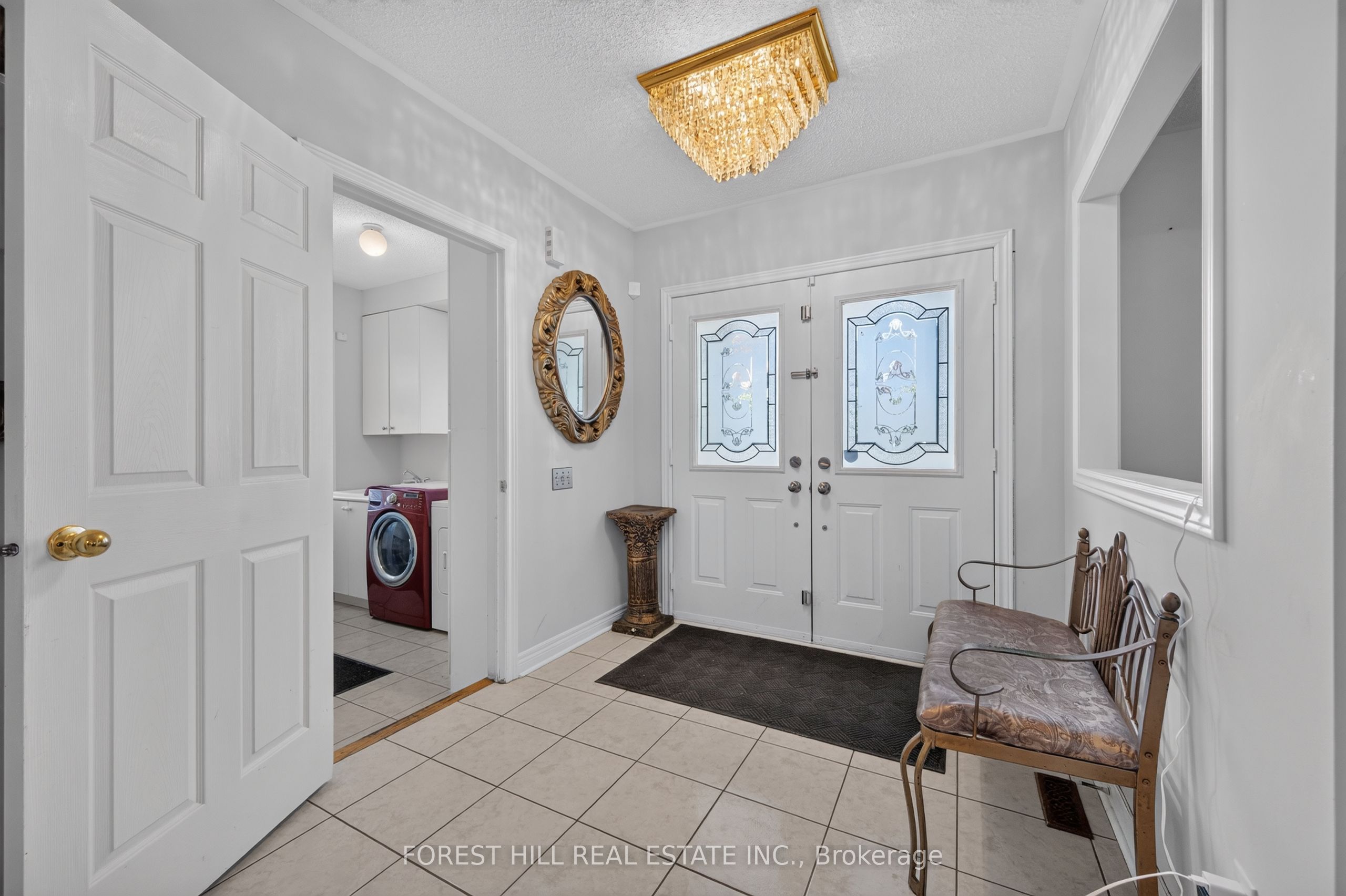 2 Ludford Drive, Richmond Hill, ON L4B 4H6 photo 2