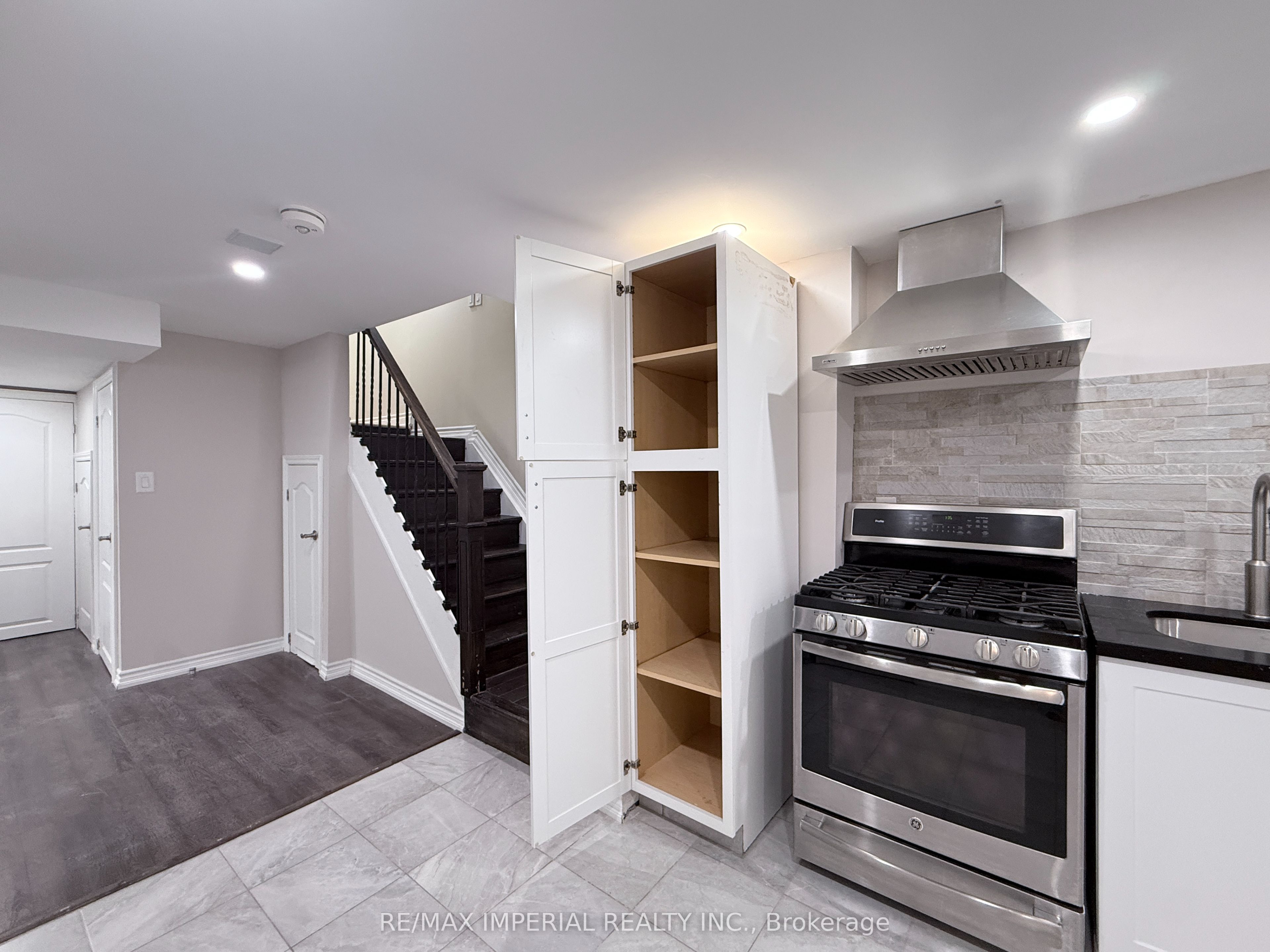 17 Deerwood Crescent, Richmond Hill, ON L4E 4B8