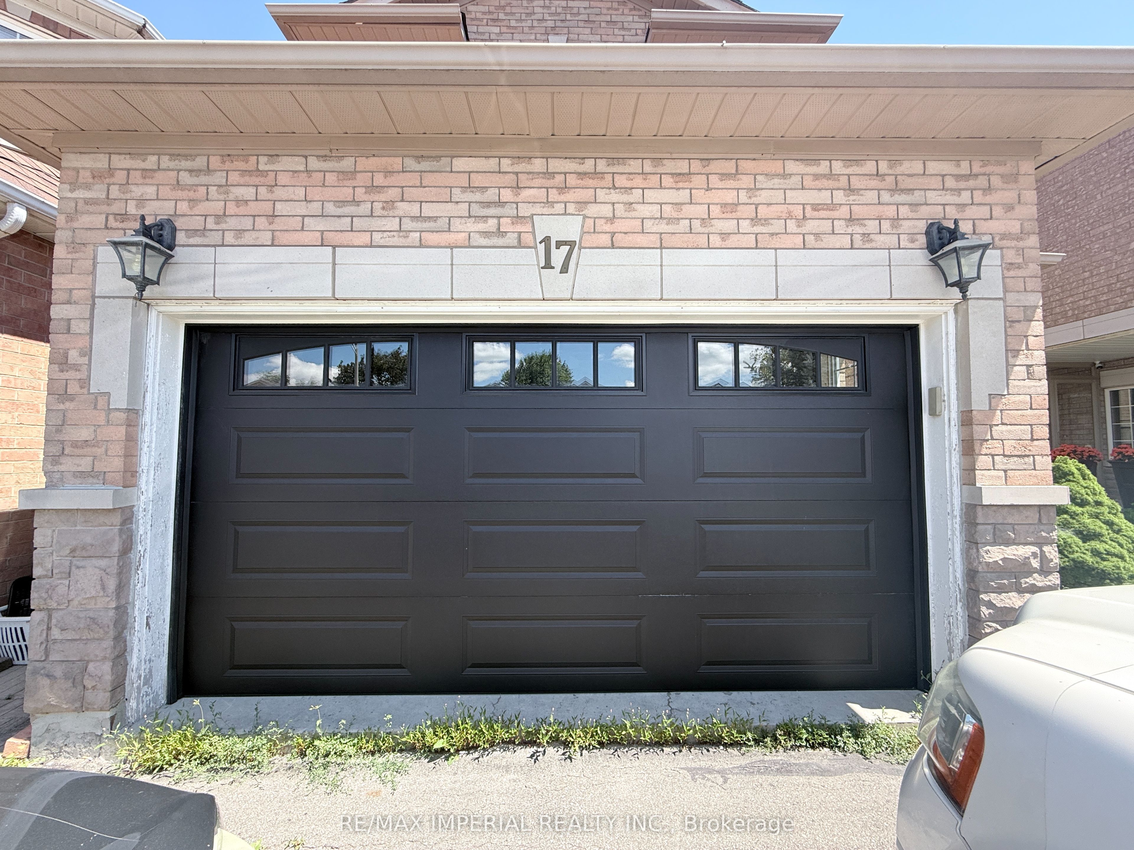 17 Deerwood Crescent, Richmond Hill, ON L4E 4B8 photo 2