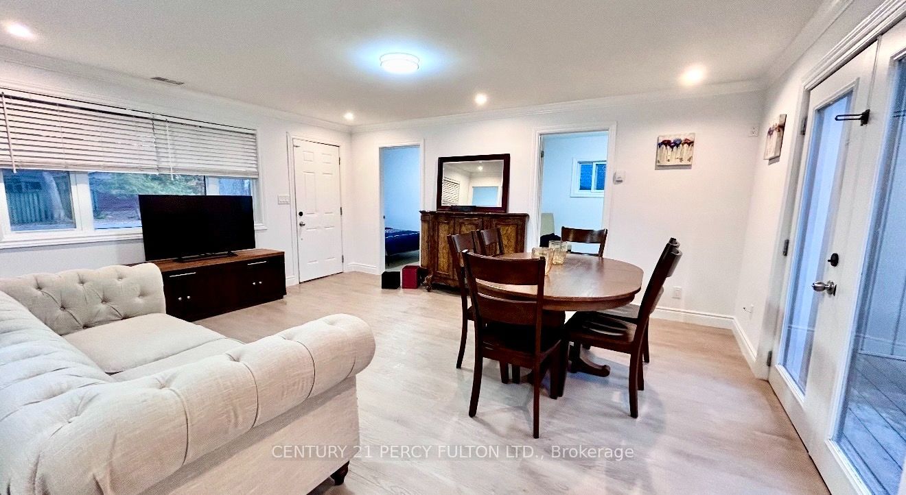 242 Simcoe Avenue, Georgina, ON L4P 2H8 photo 5