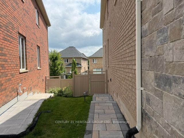 23 Goldeneye Drive, East Gwillimbury, ON L9N 0S6 photo 3