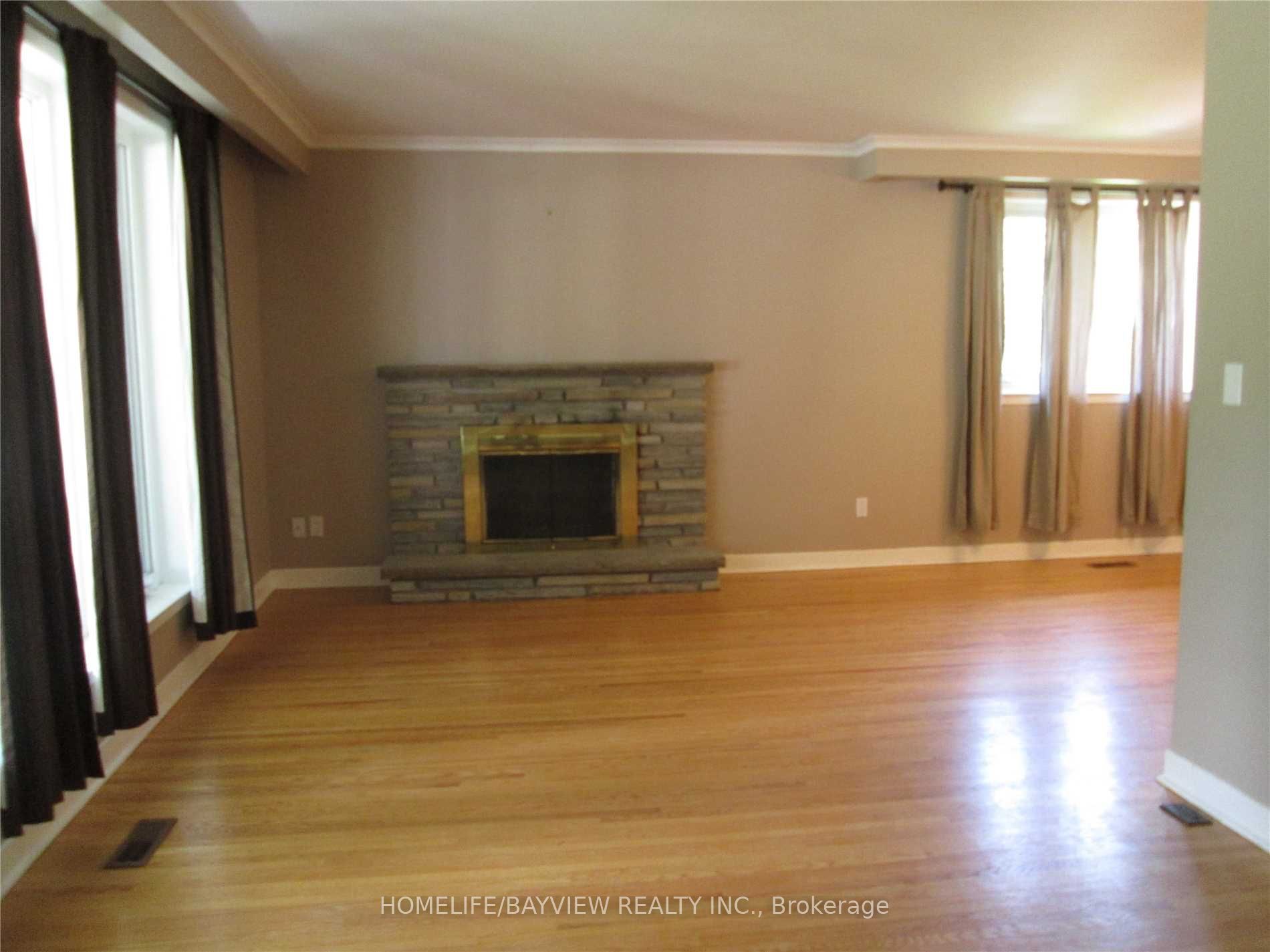 303 Millard(Main Level) Avenue, Newmarket, ON L3Y 1Z3 photo 2