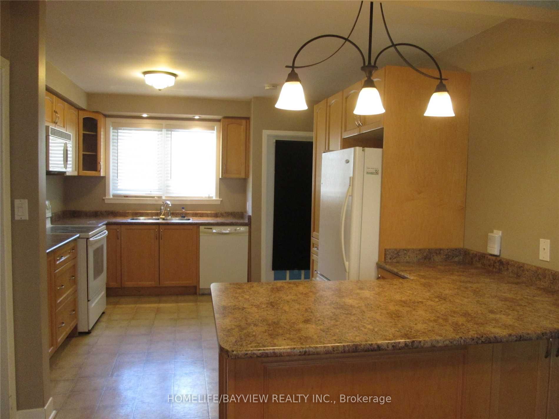 303 Millard(Main Level) Avenue, Newmarket, ON L3Y 1Z3 photo 3