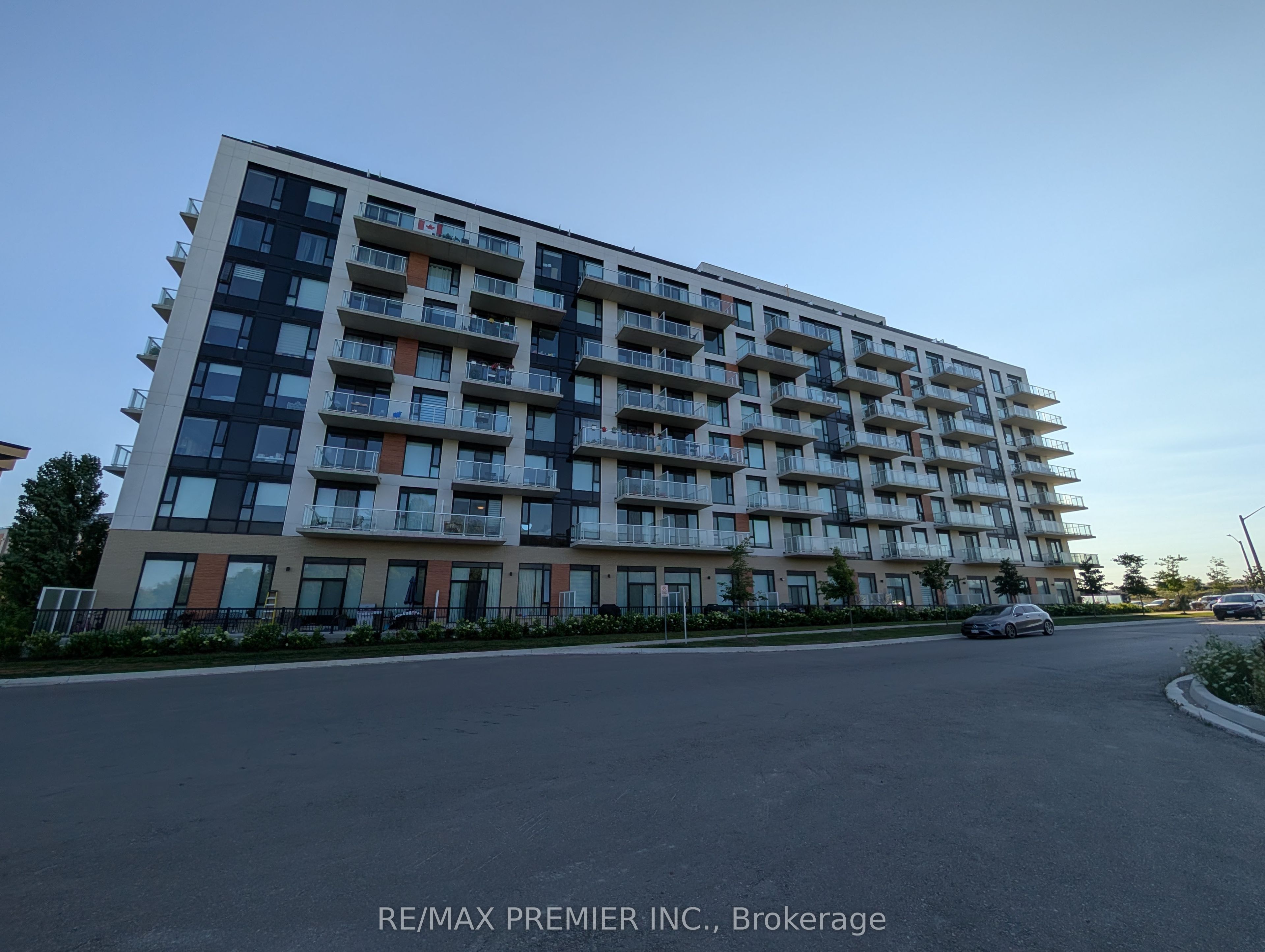6 David Eyer Road 811, Richmond Hill, ON L4S 0N5 photo 4