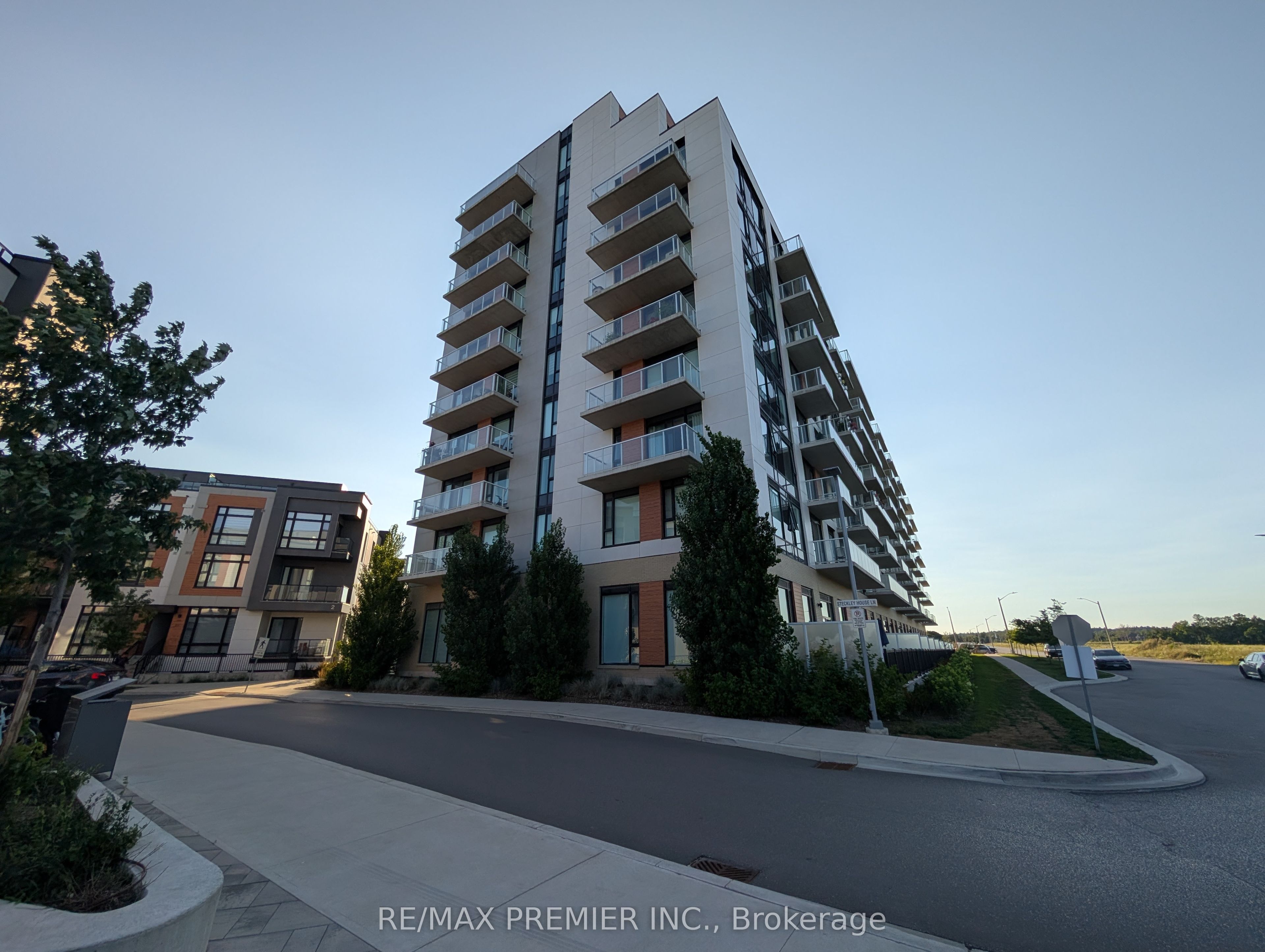 6 David Eyer Road 811, Richmond Hill, ON L4S 0N5 photo 5