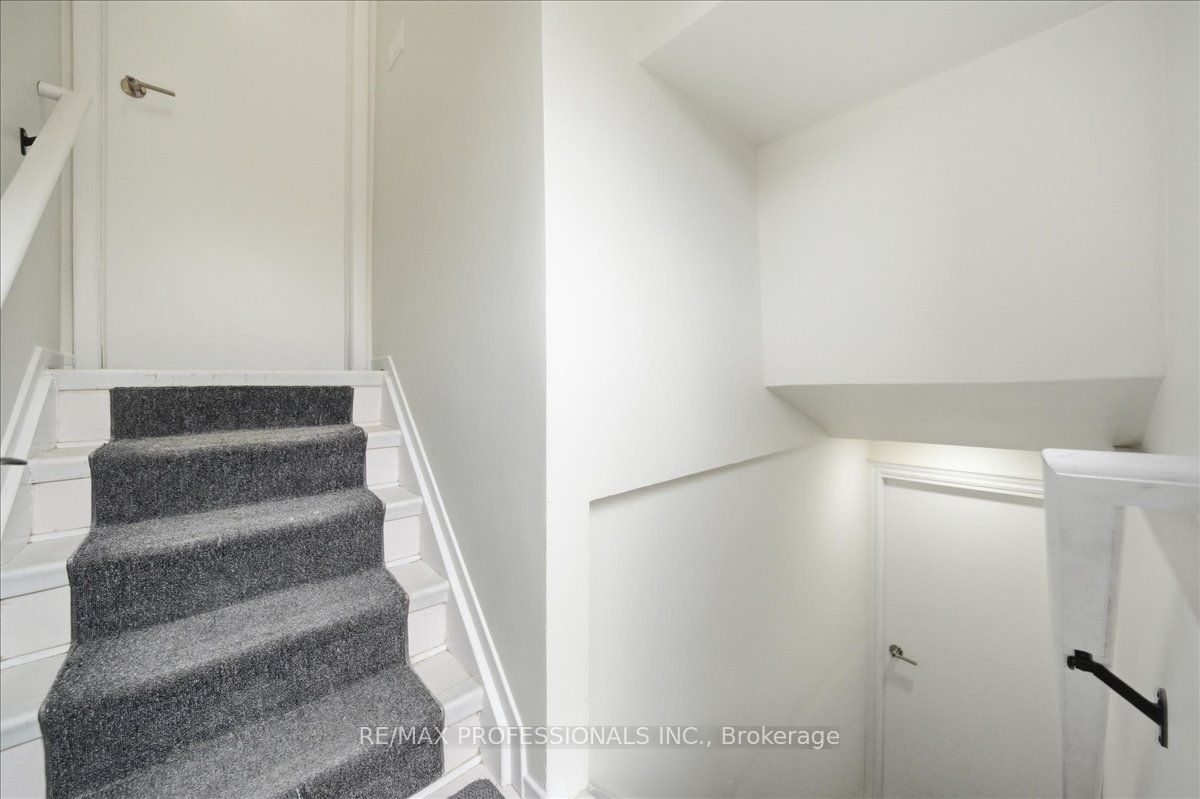 9611 Keele Street C, Vaughan, ON L6A 1M1 photo 2