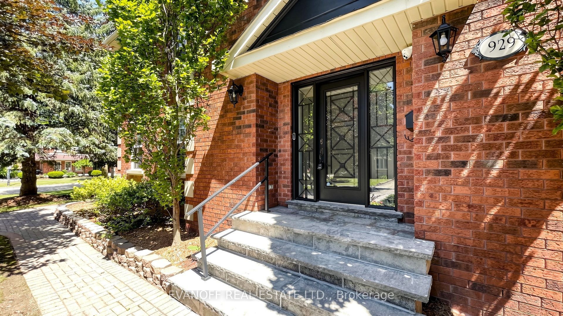 929 Creebridge Crescent, Newmarket, ON L3X 1P1 photo 2