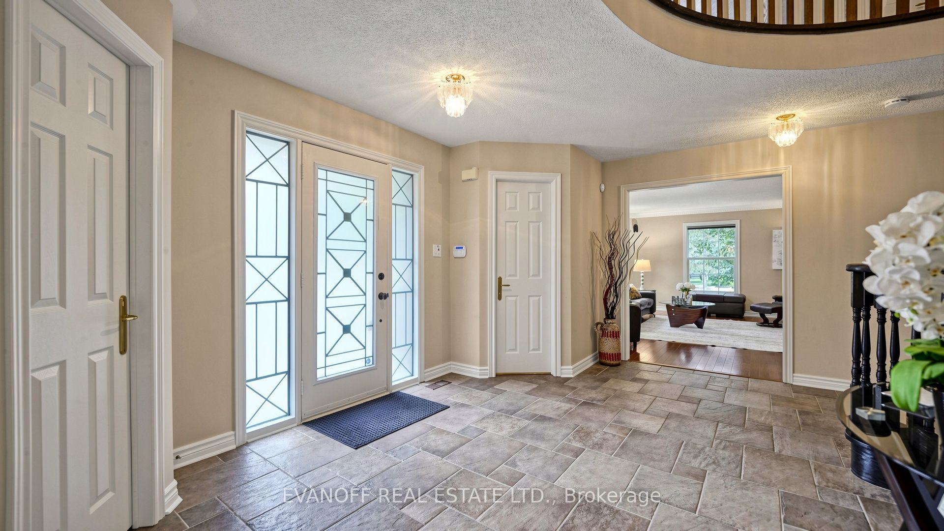 929 Creebridge Crescent, Newmarket, ON L3X 1P1 photo 4