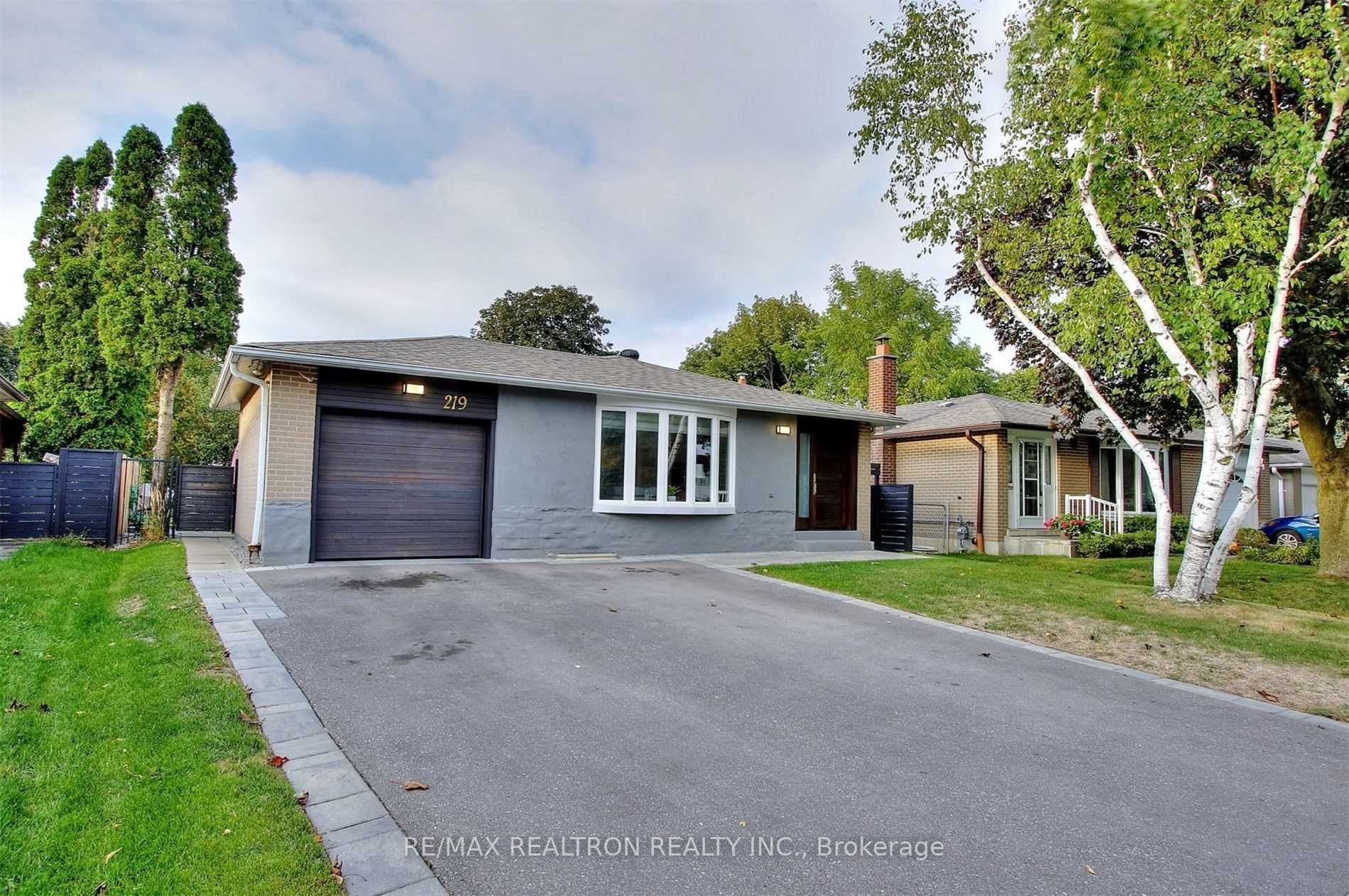 219 Bay Thorn Drive, Markham, ON L3T 3V6