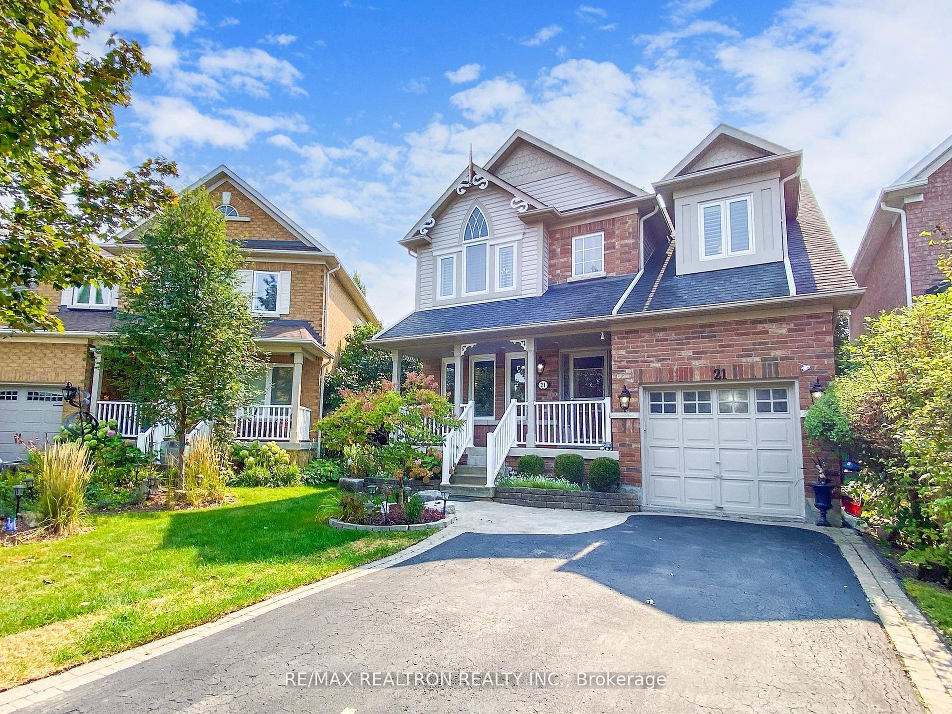 21 Watkins Glen Crescent, Aurora, ON L4G 7P3 photo 2