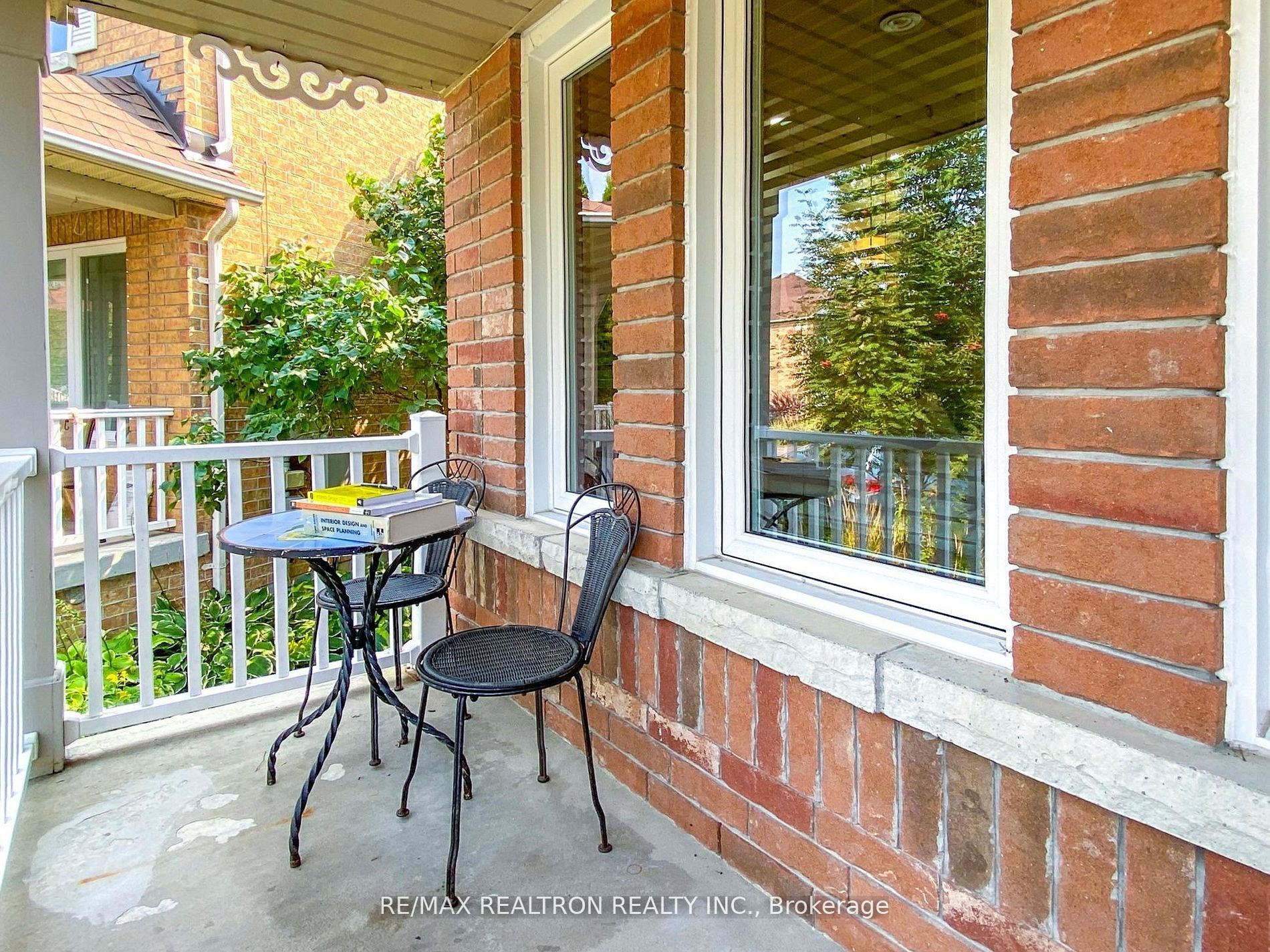 21 Watkins Glen Crescent, Aurora, ON L4G 7P3 photo 3