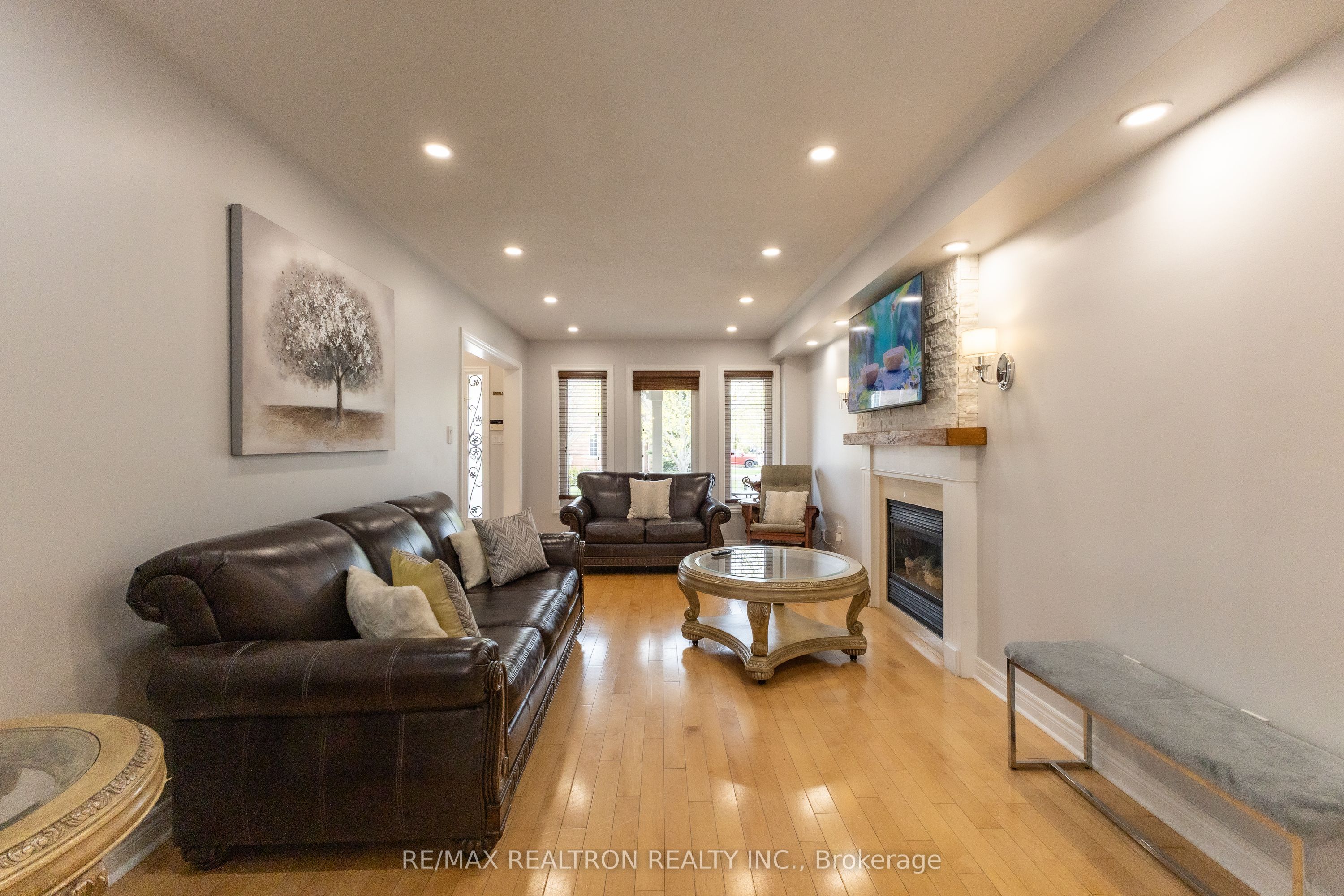 21 Watkins Glen Crescent, Aurora, ON L4G 7P3 photo 4