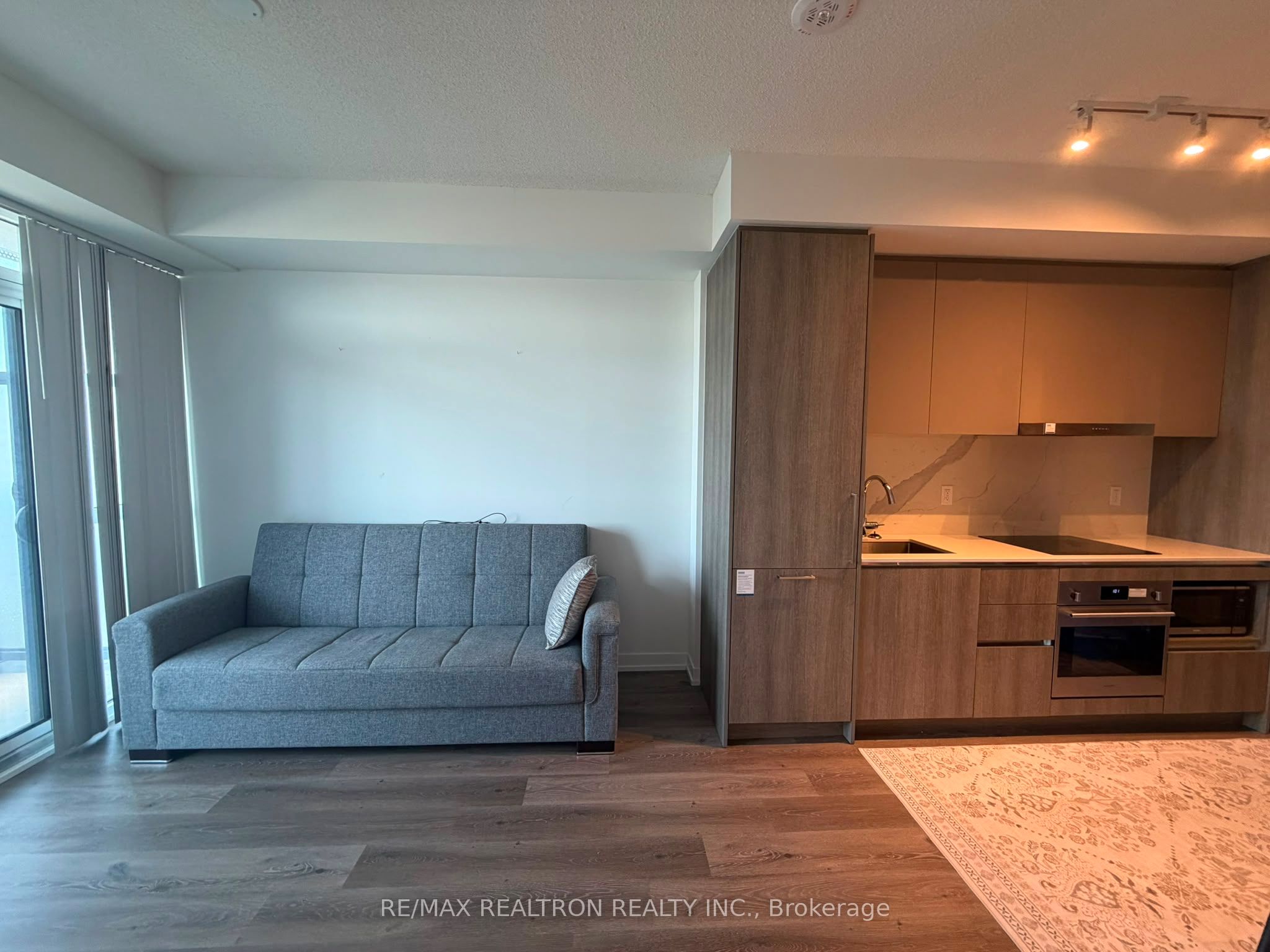 225 Commerce Street 2208, Vaughan, ON L4K 0R1 photo 2
