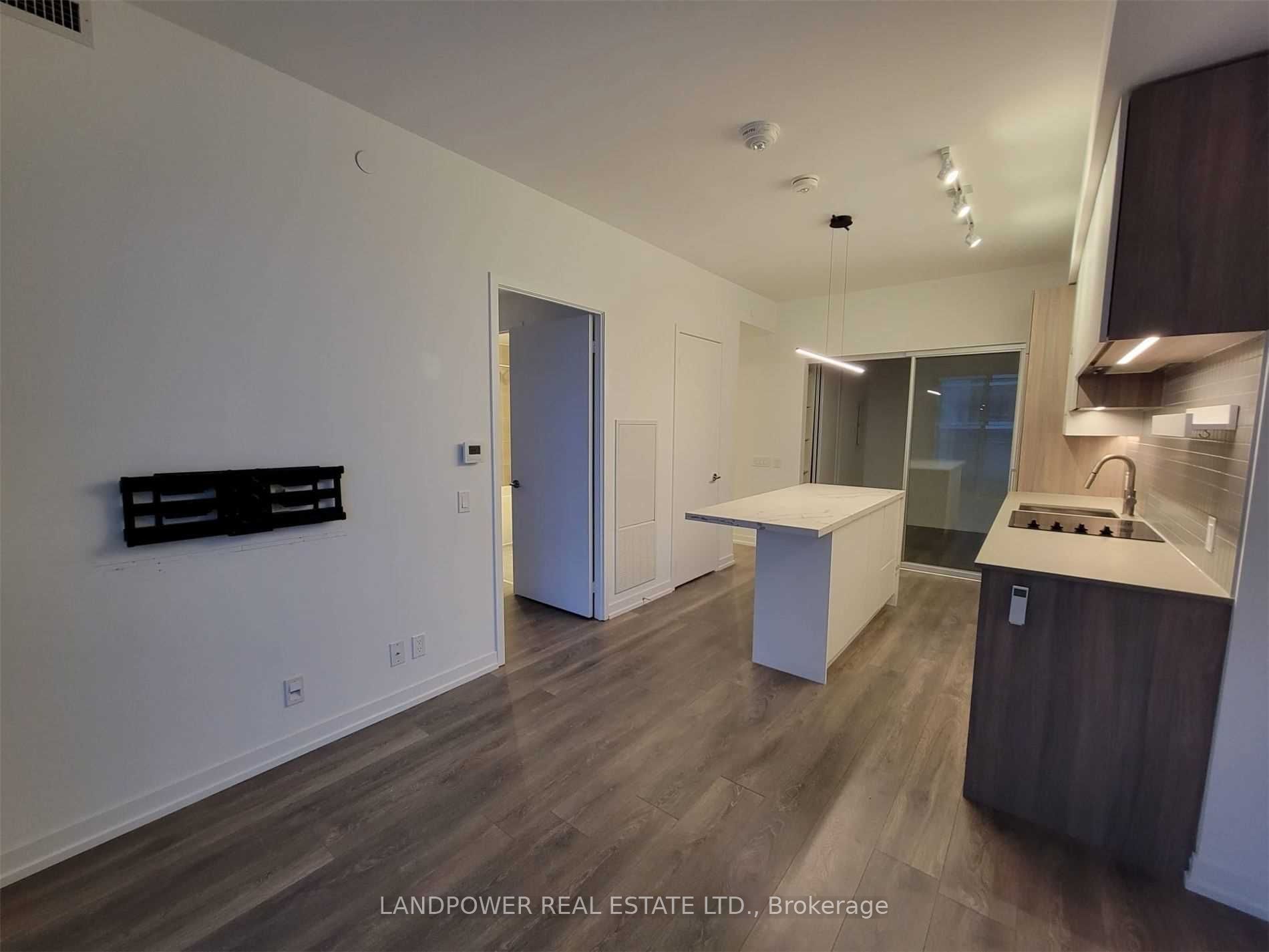 950 Portage Parkway 2905, Vaughan, ON L4K 0J7 photo 2